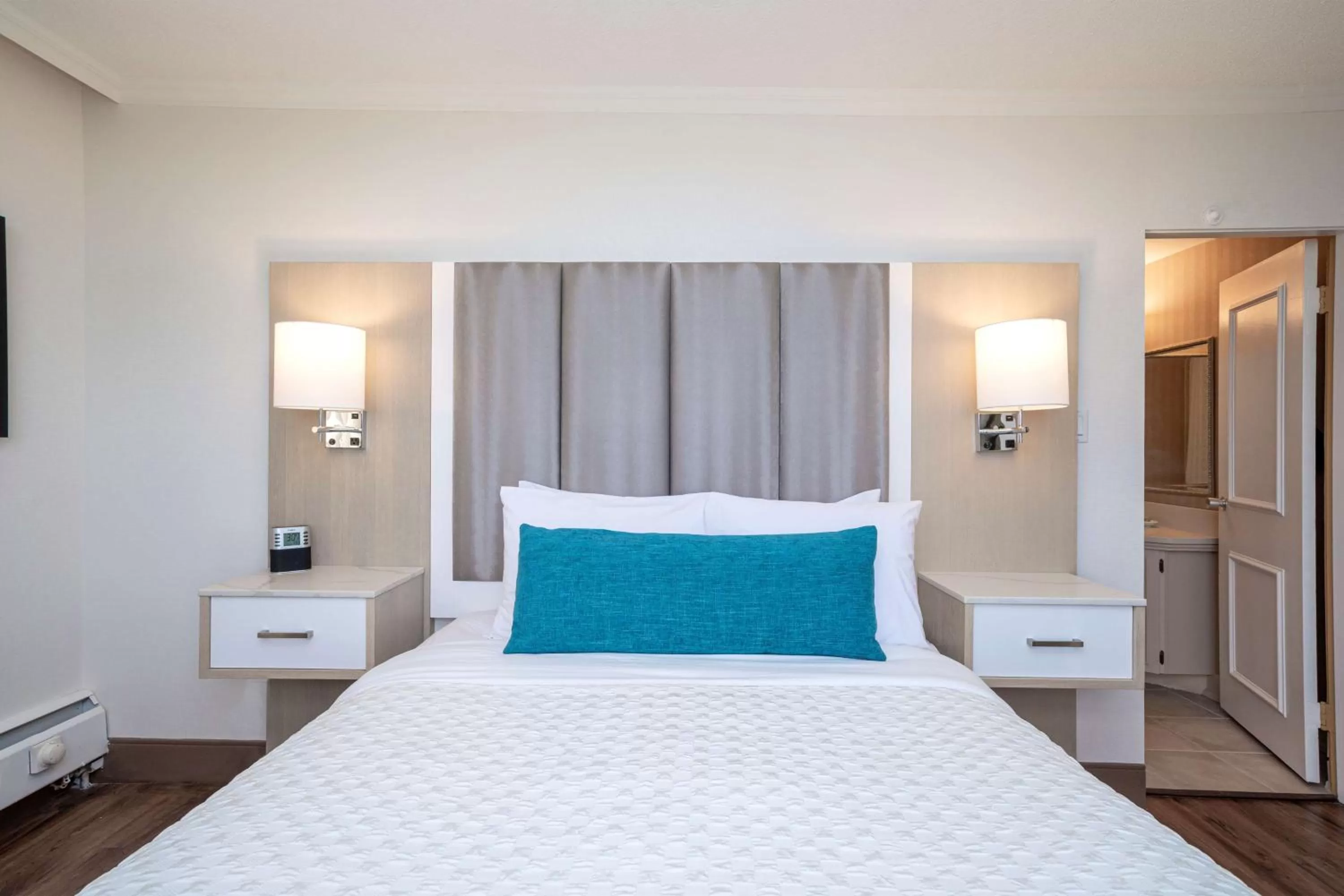 Photo of the whole room, Bed in Best Western Dorchester Hotel