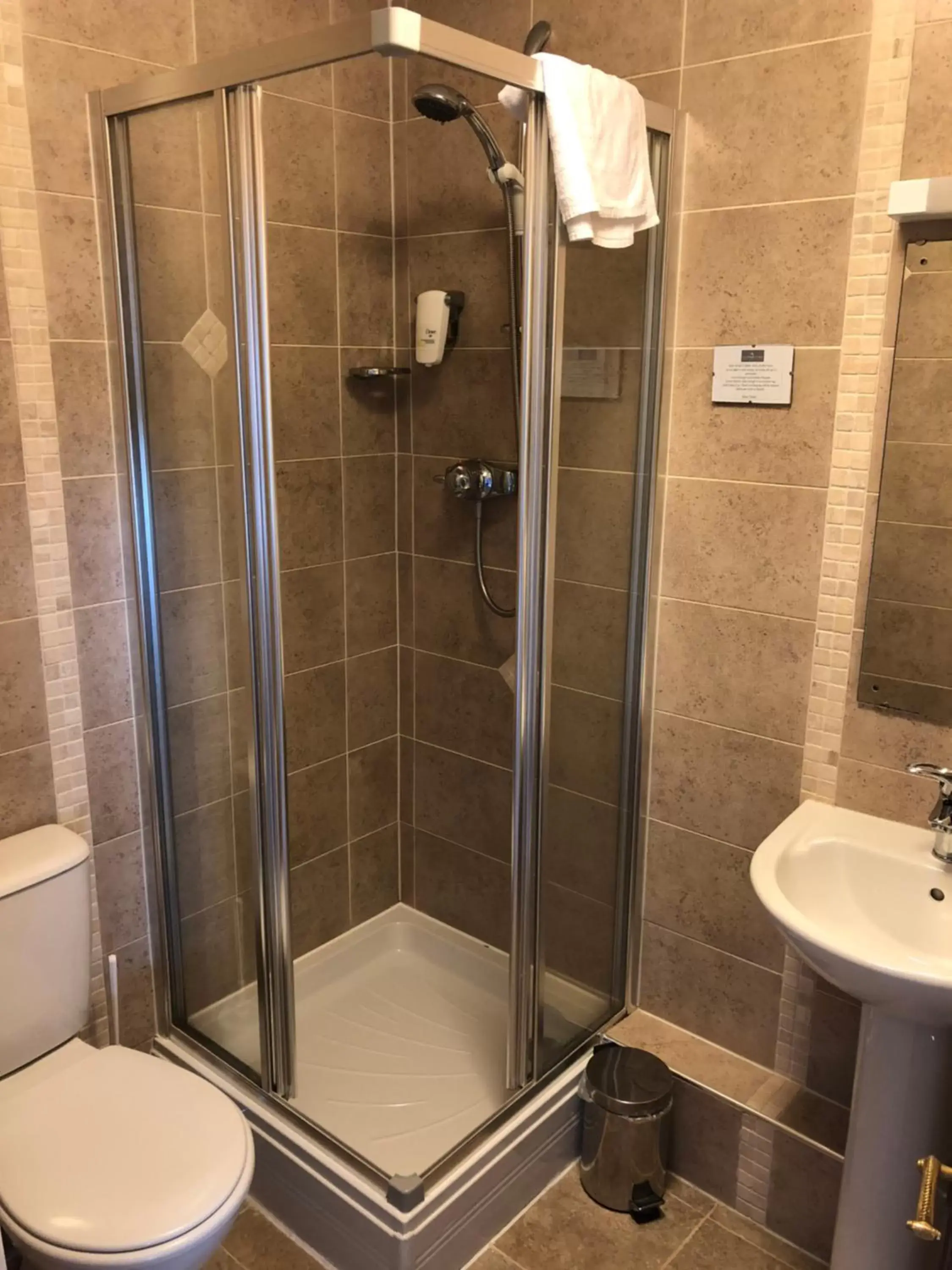 Bathroom in Elfordleigh Hotel