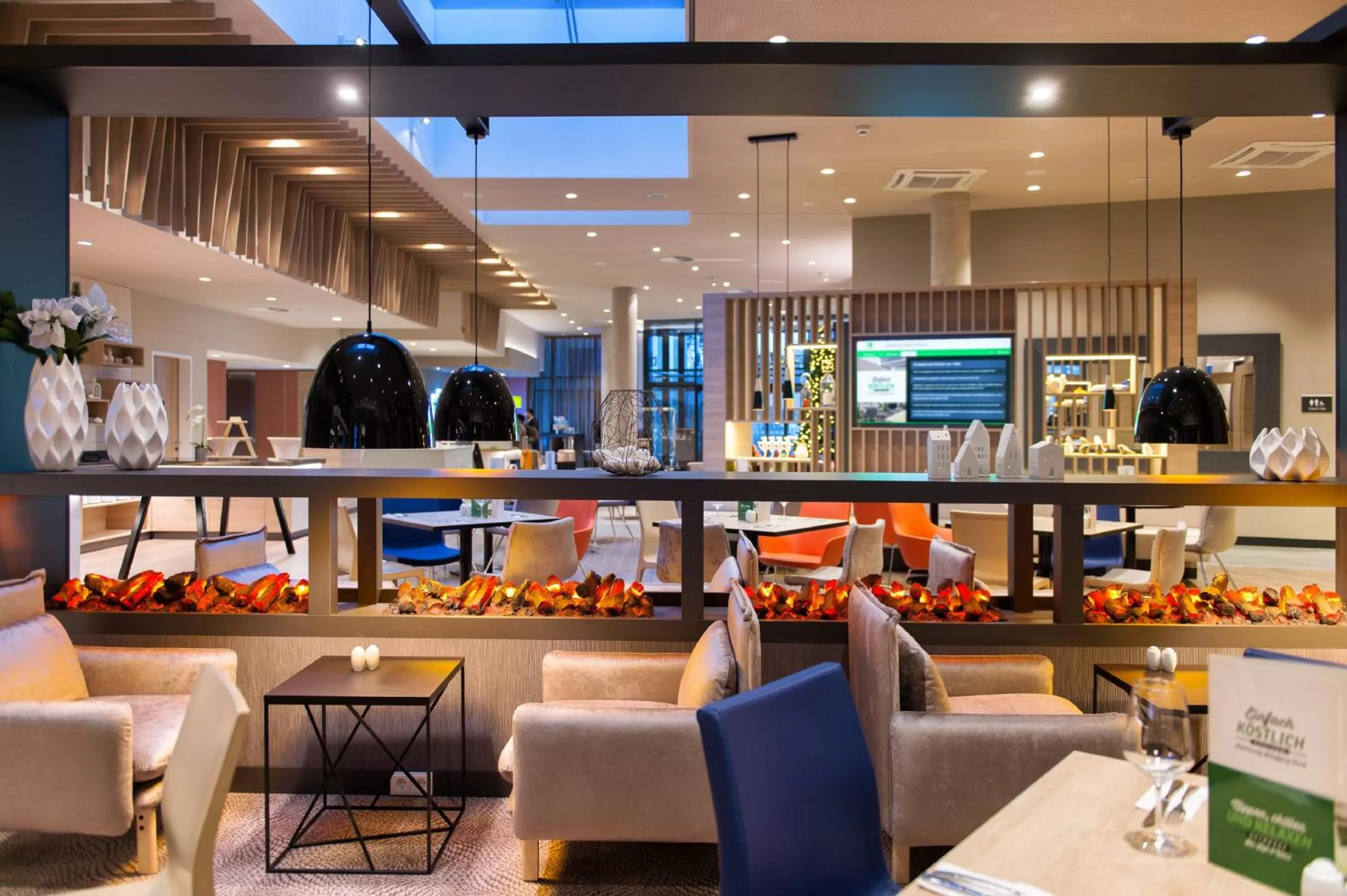 Restaurant/places to eat in Holiday Inn Frankfurt Airport by IHG