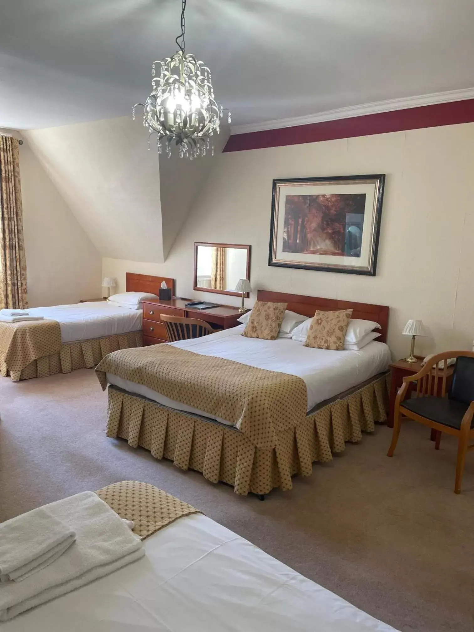 Deluxe Quadruple Room in Ebury Hotel Cottages and Apartment's