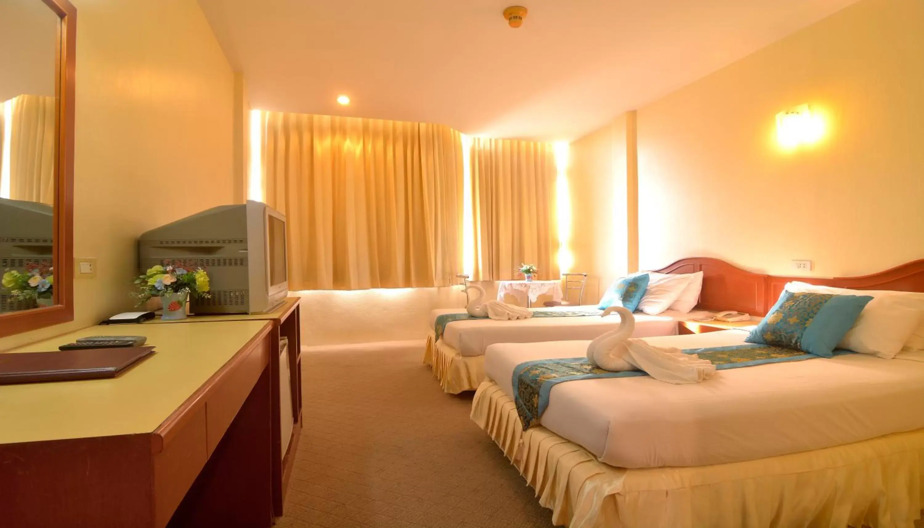 Bed in Chumphon Gardens Hotel