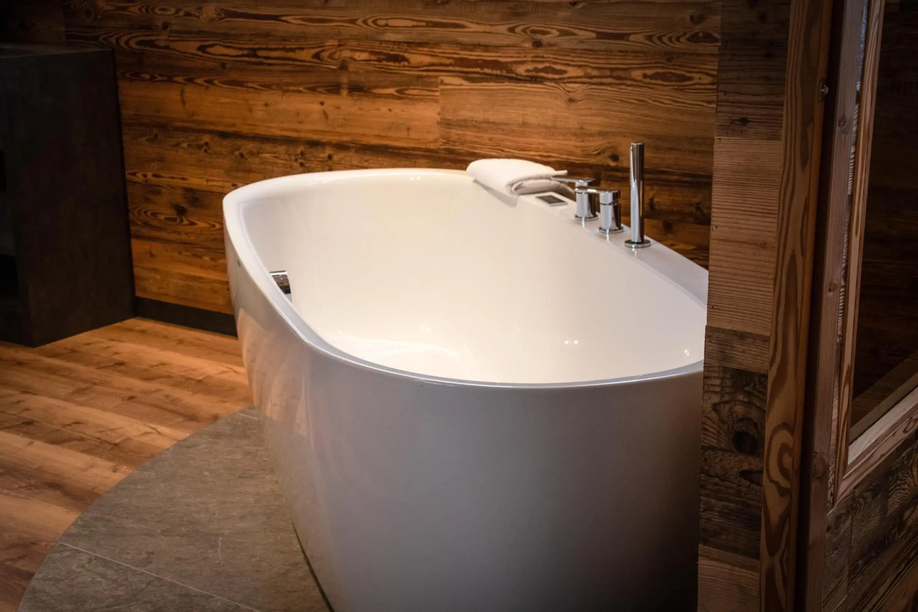 Hot Tub, Bathroom in Hotel Concordia