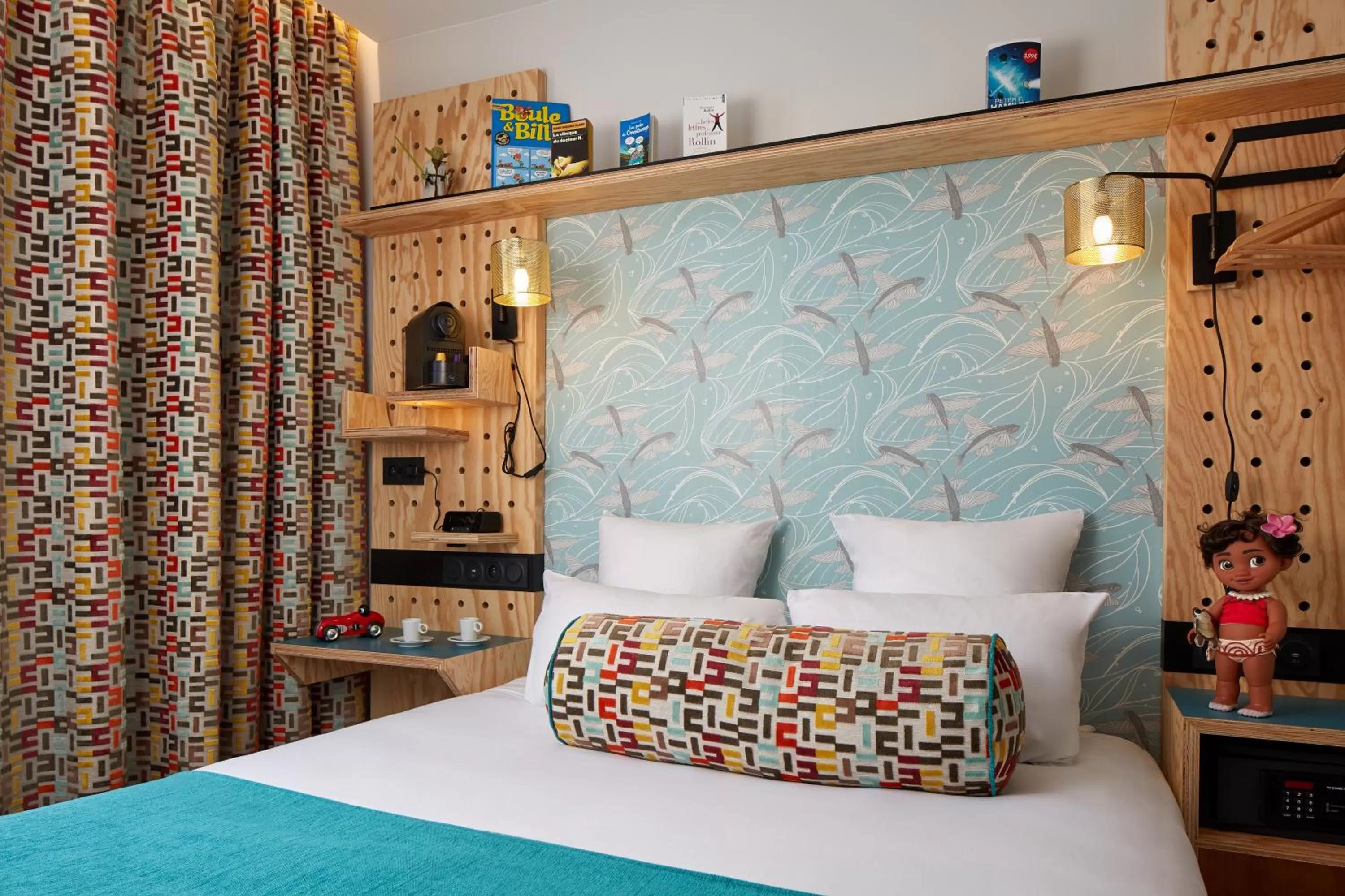 Bedroom, Bed in Hotel Locomo - Gare de Lyon Bastille