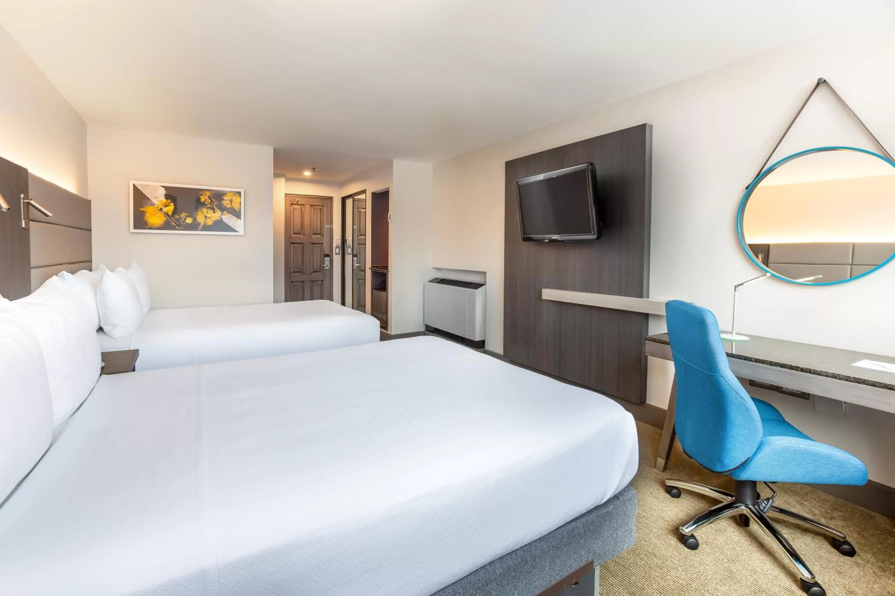 Photo of the whole room, Bed in Crowne Plaza San Jose La Sabana by IHG