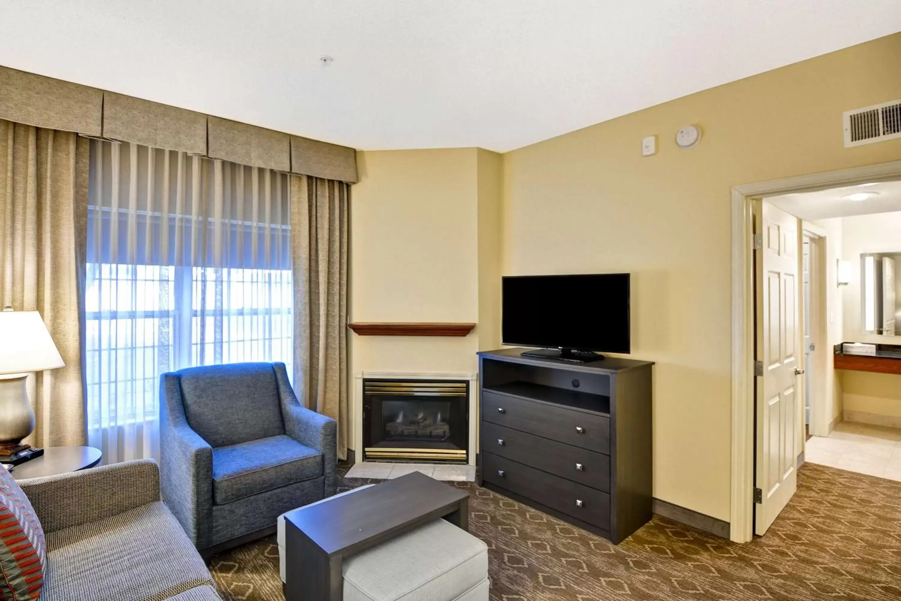 Bedroom, Seating Area in Homewood Suites by Hilton Kansas City/Overland Park