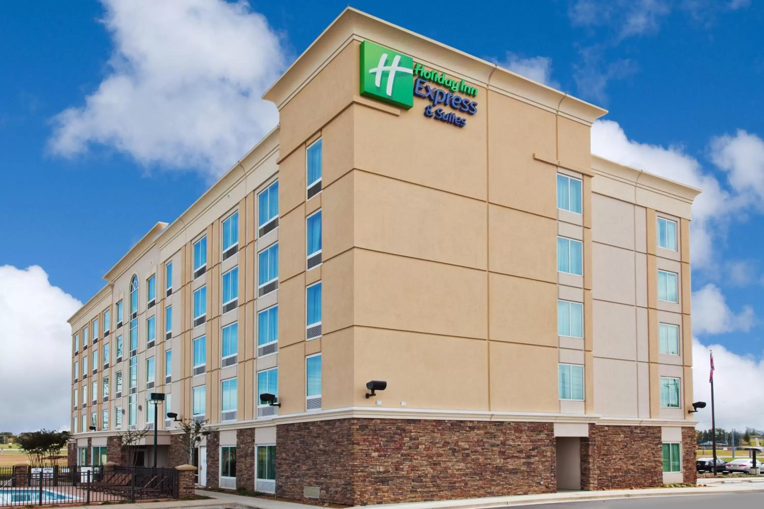 Property building in Holiday Inn Express Hotel & Suites Jackson Northeast by IHG Property building in Holiday Inn Express Hotel & Suites Jackson Northeast by IHG
