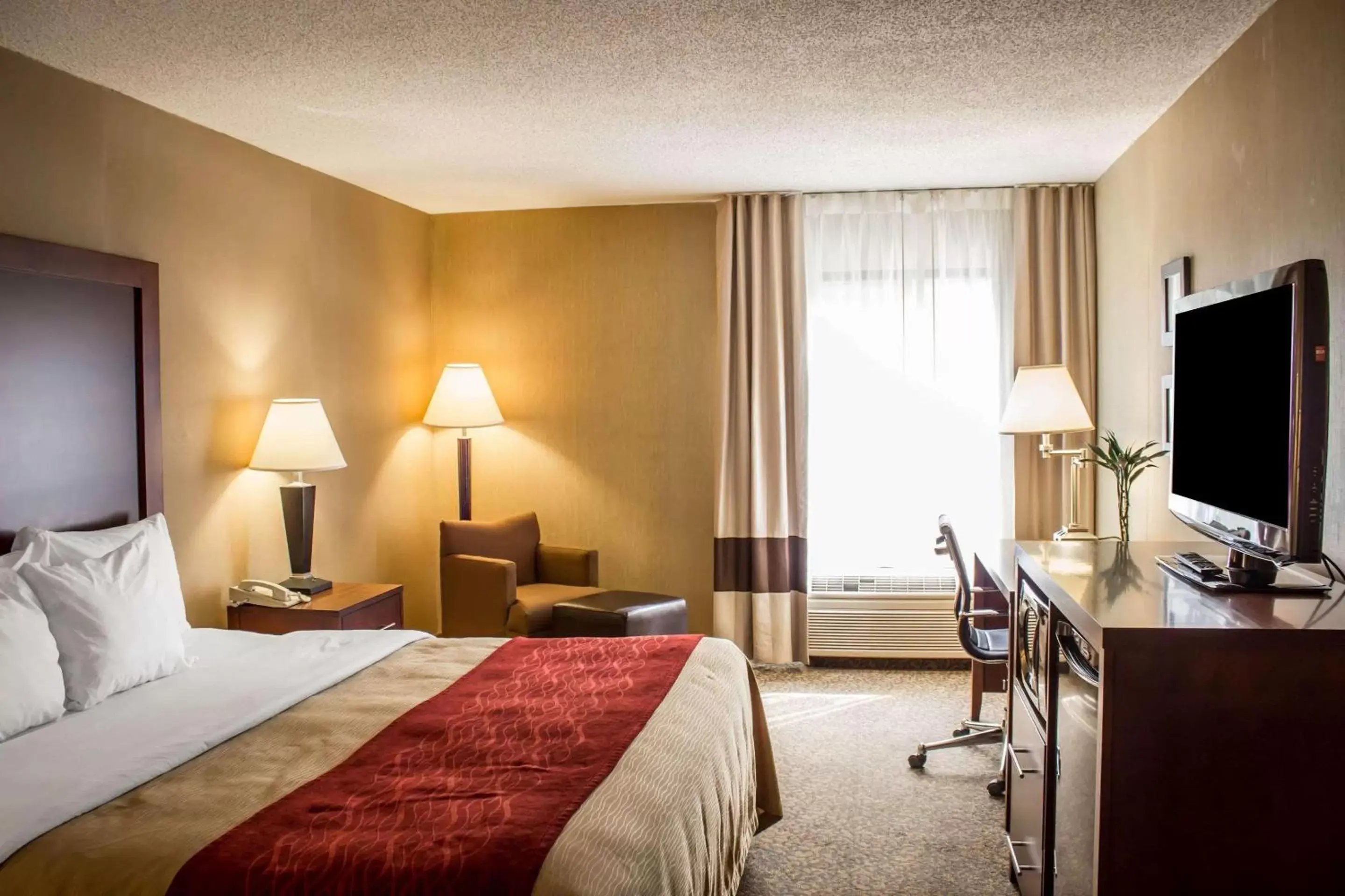 Photo of the whole room, Bed in Comfort Inn Research Triangle Park