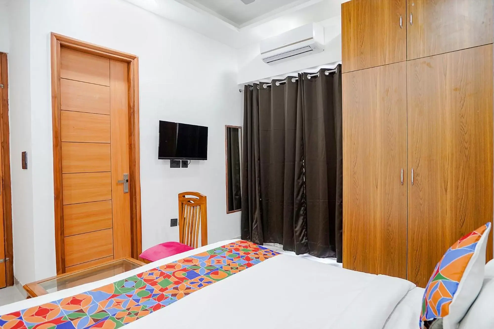 Bed in FabHotel Hexa Noida Sector 56 Bed in FabHotel Hexa Noida Sector 56