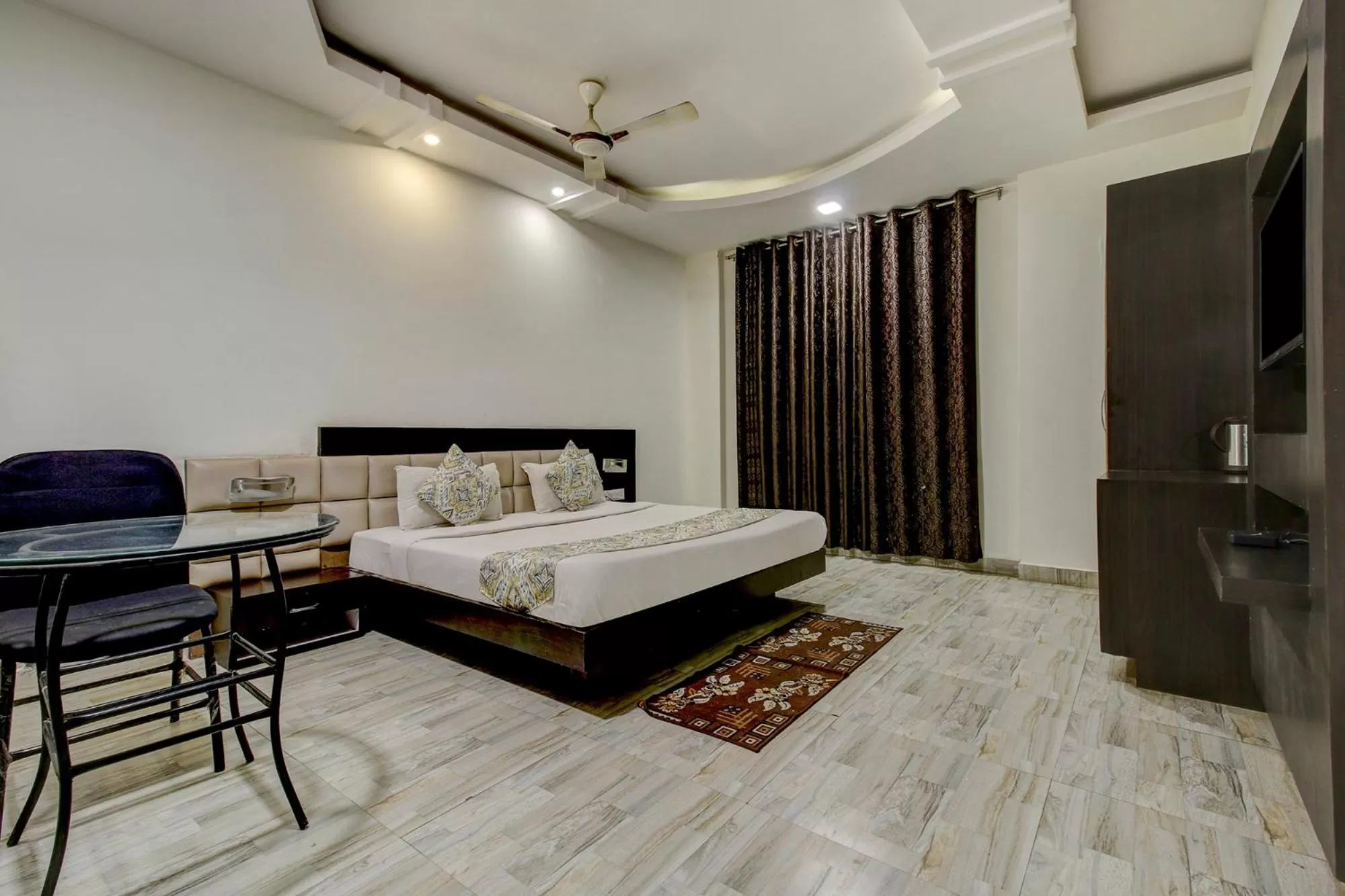 Bed in FabHotel CSFC Near Bhopal Railway Station
