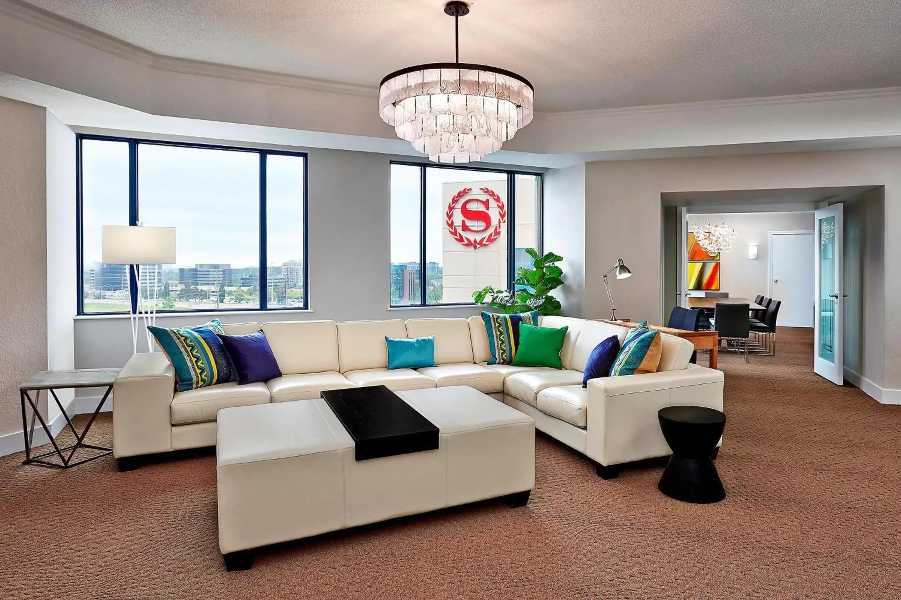 Bedroom, Seating Area in Sheraton Parkway Toronto North Hotel & Suites