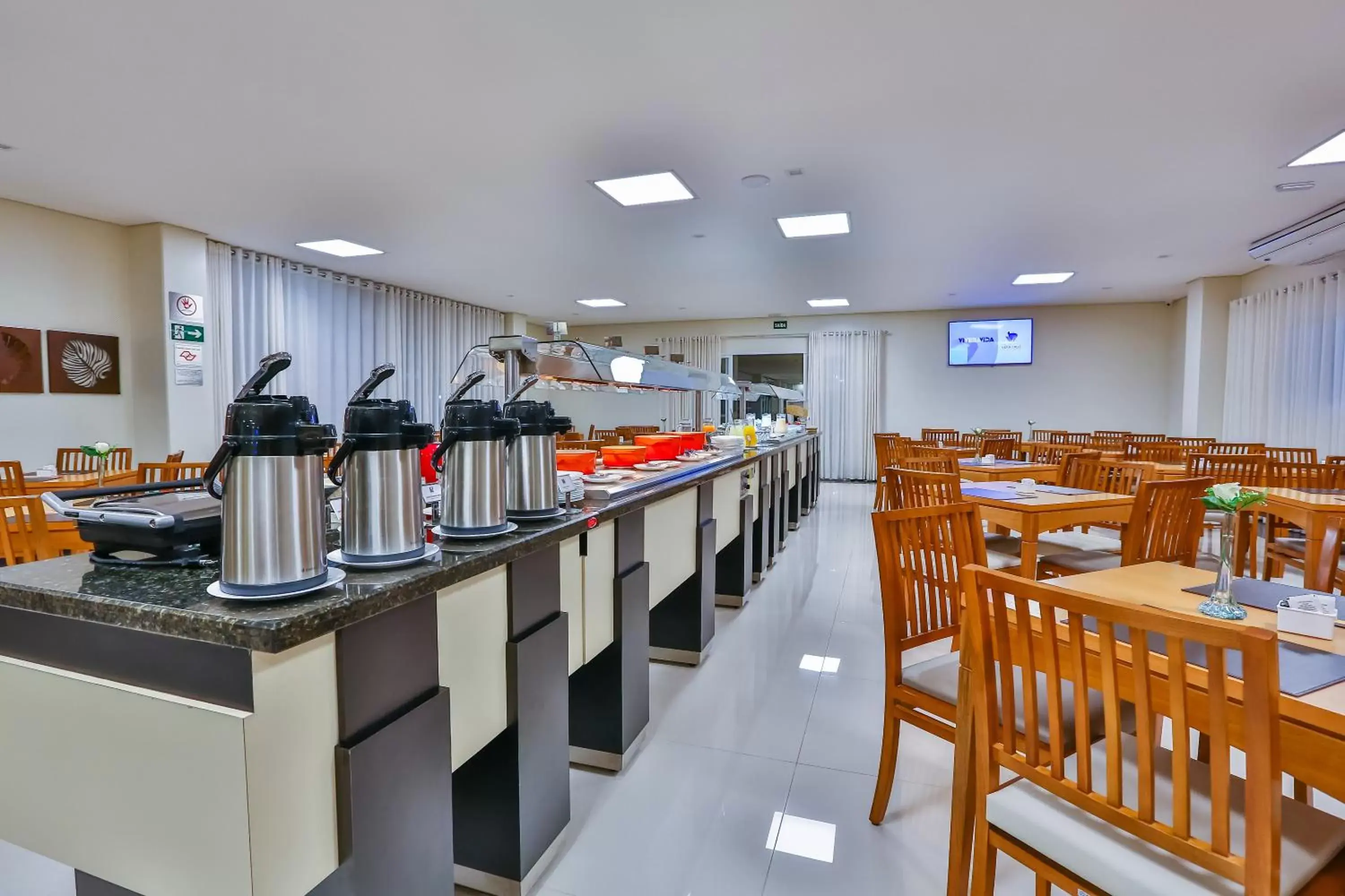 Kitchen or kitchenette, Restaurant/Places to Eat in Comfort Mogi Guaçu