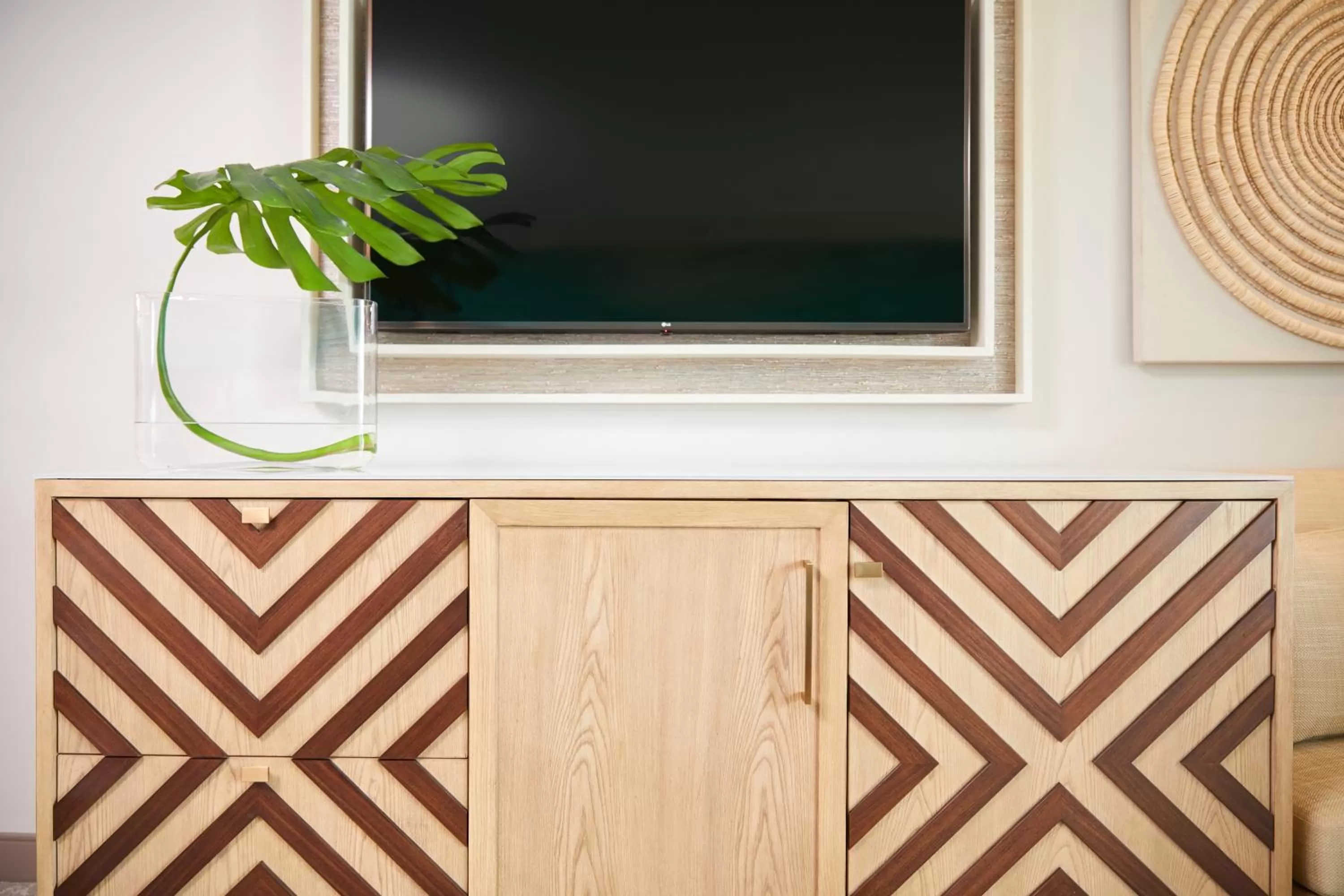 TV and multimedia in OUTRIGGER Waikiki Beachcomber Hotel