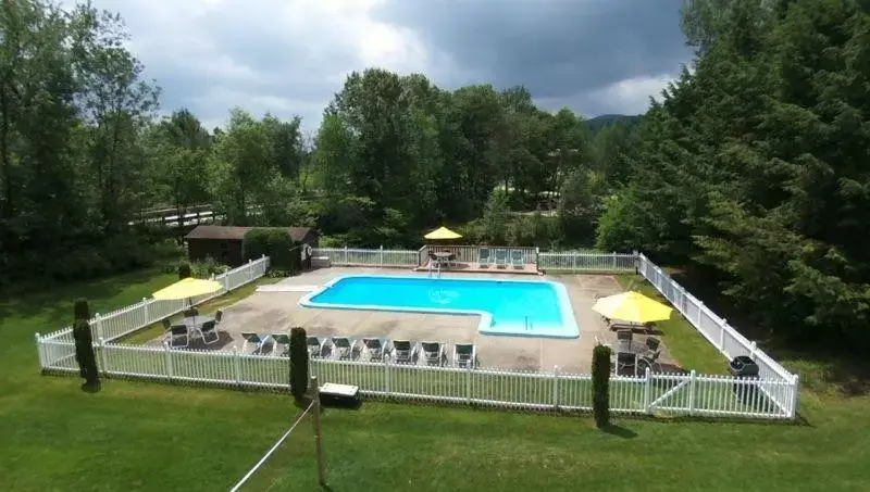 Pool View in Stowe Motel & Snowdrift