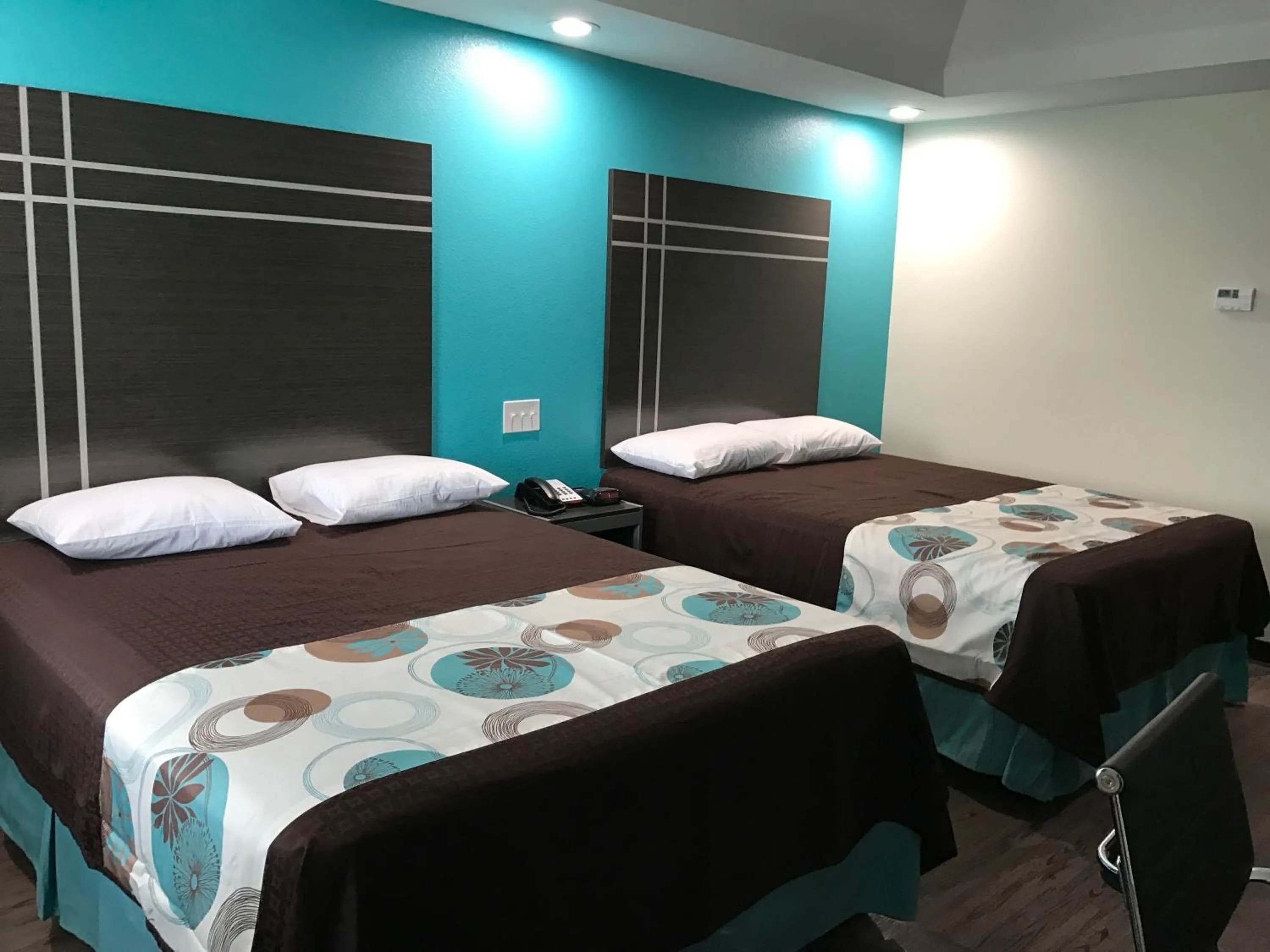 Photo of the whole room, Bed in Americas Best Value Inn & Suites Spring / N. Houston