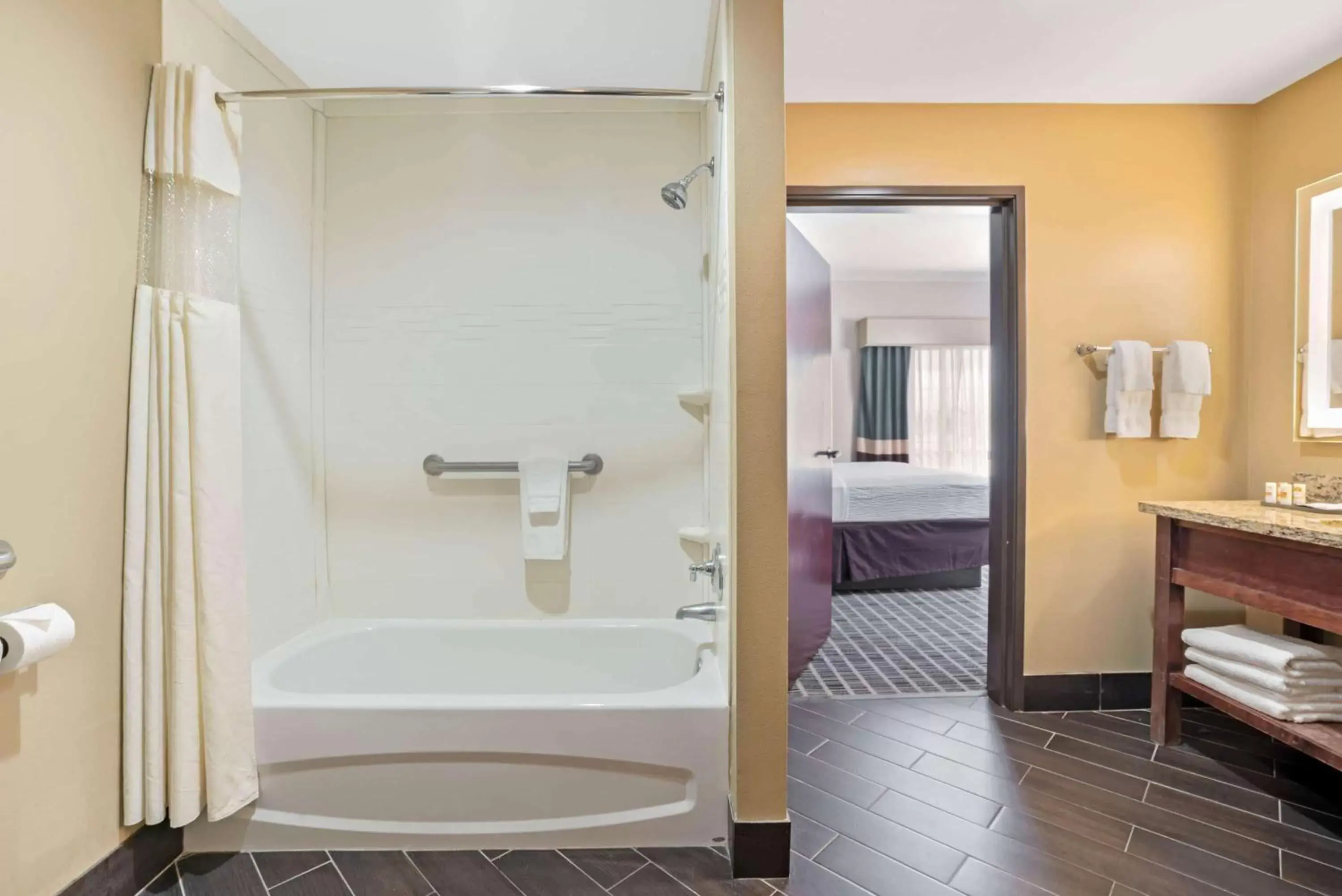 Bathroom in La Quinta by Wyndham Houston Willowbrook