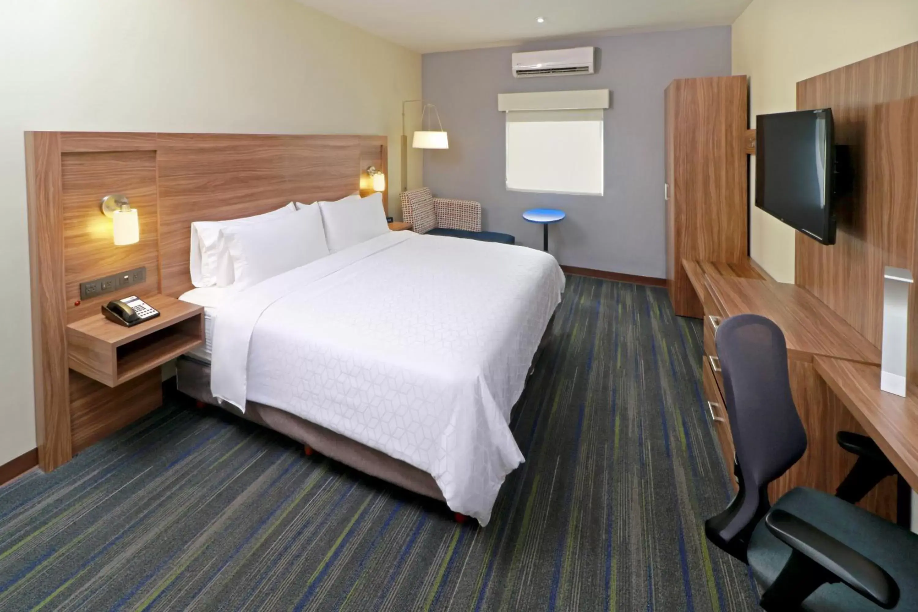 Photo of the whole room, Bed in Holiday Inn Express Piedras Negras, an IHG Hotel