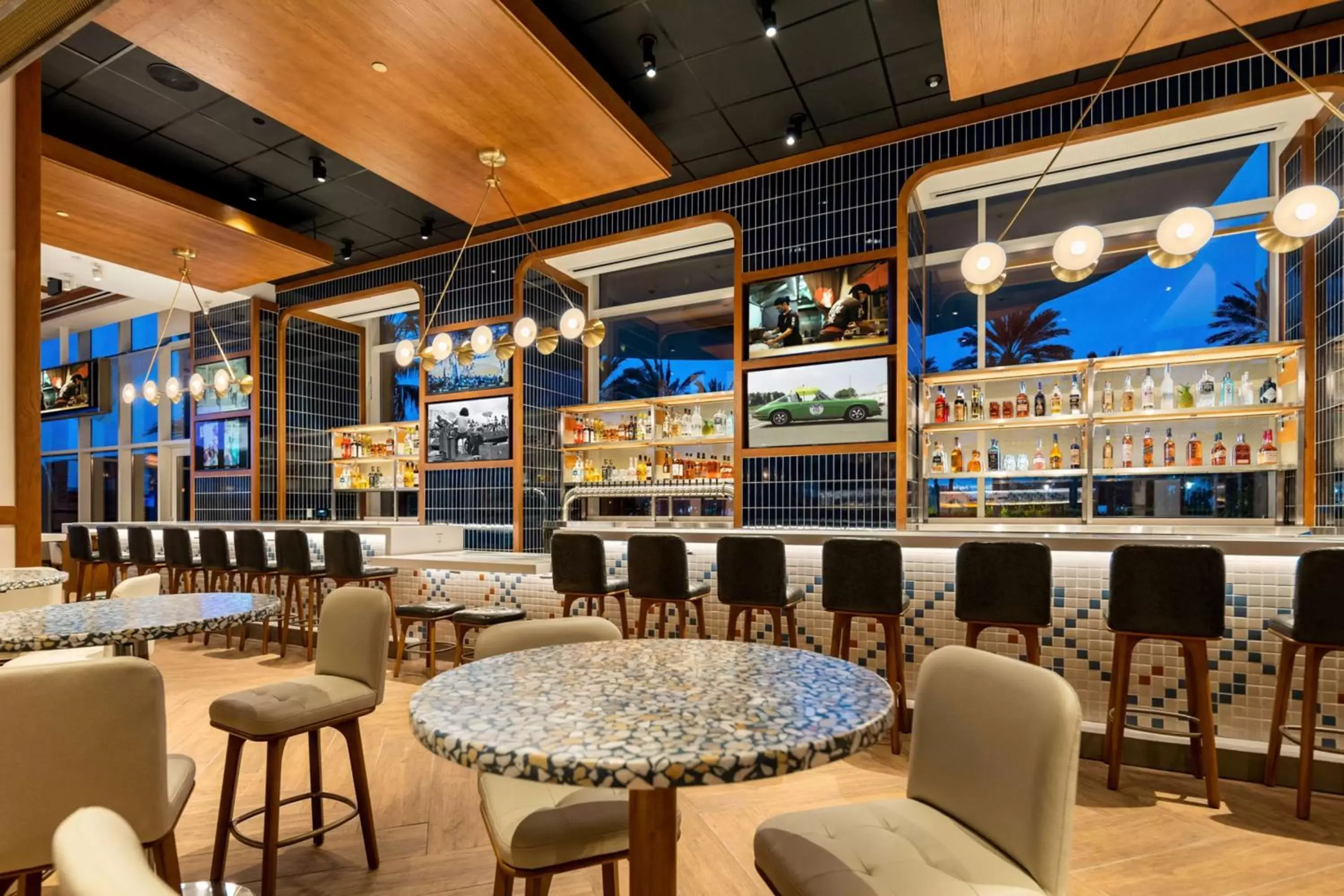 Lounge or bar in Hilton San Diego Bayfront