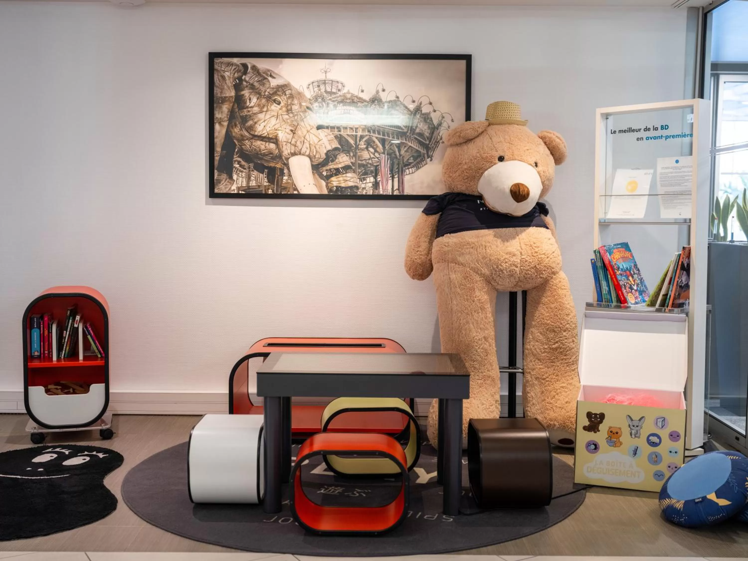 Lobby or reception in Novotel Nantes Centre Gare
