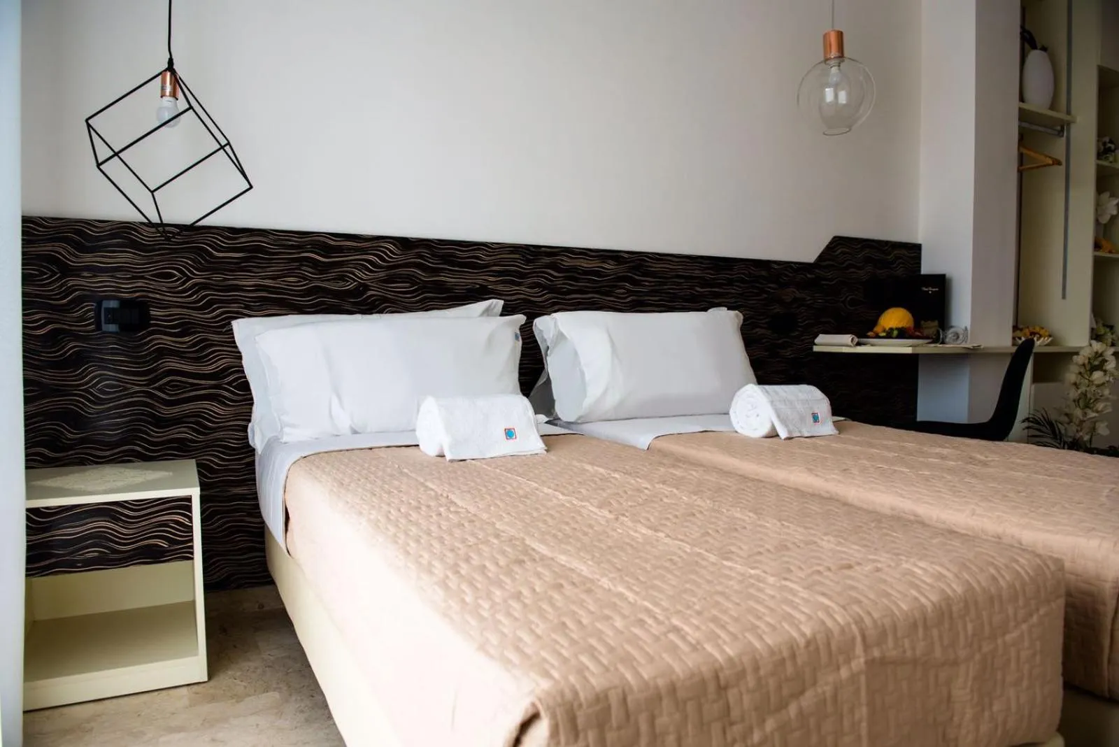 Bed in Albergo Milazzo Inn AiMori