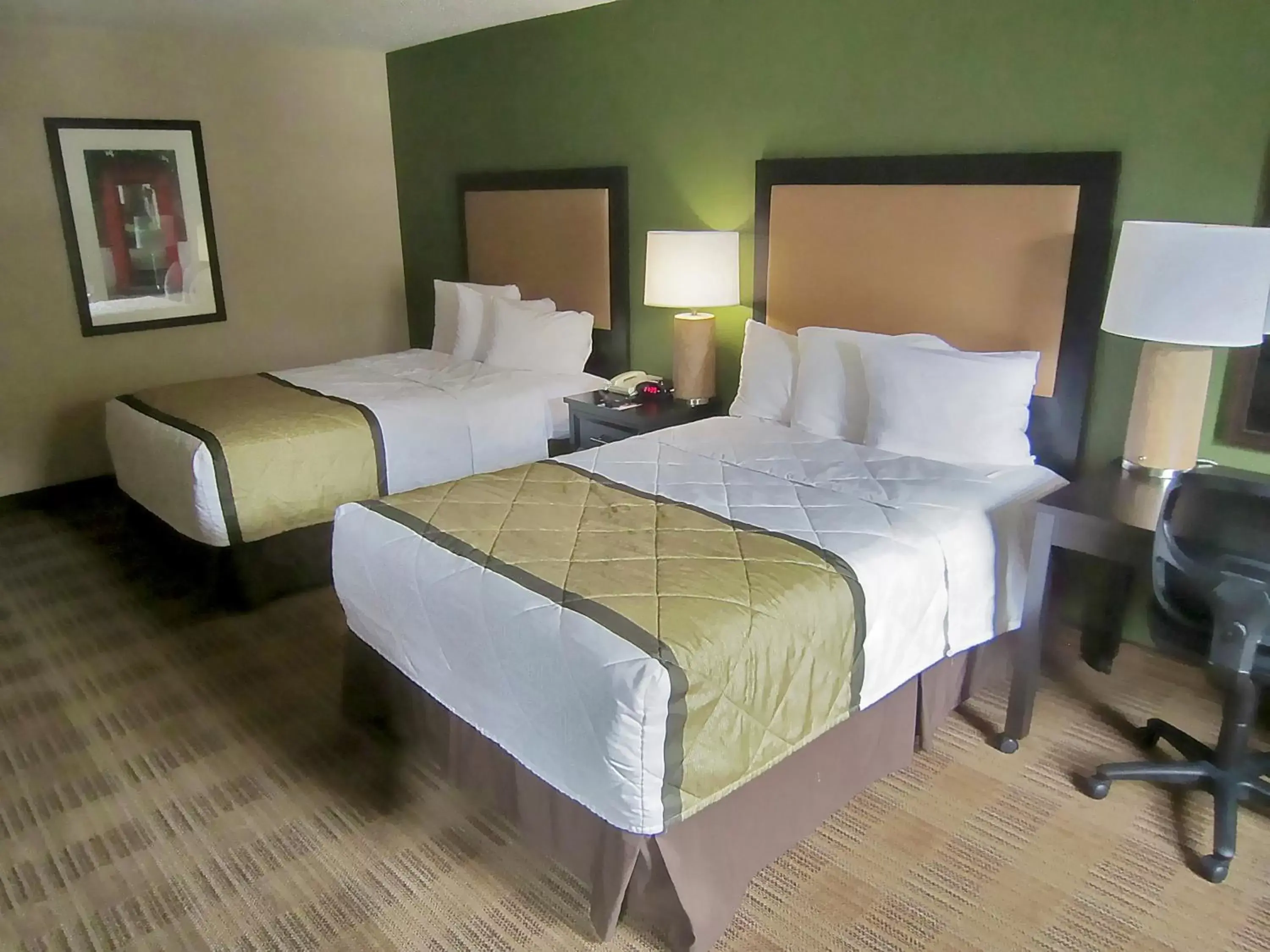 Bed in Extended Stay America Suites - Detroit - Novi - Orchard Hill Place