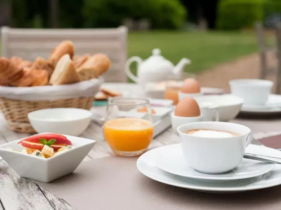 Breakfast in Château de Perreux, The Originals Collection