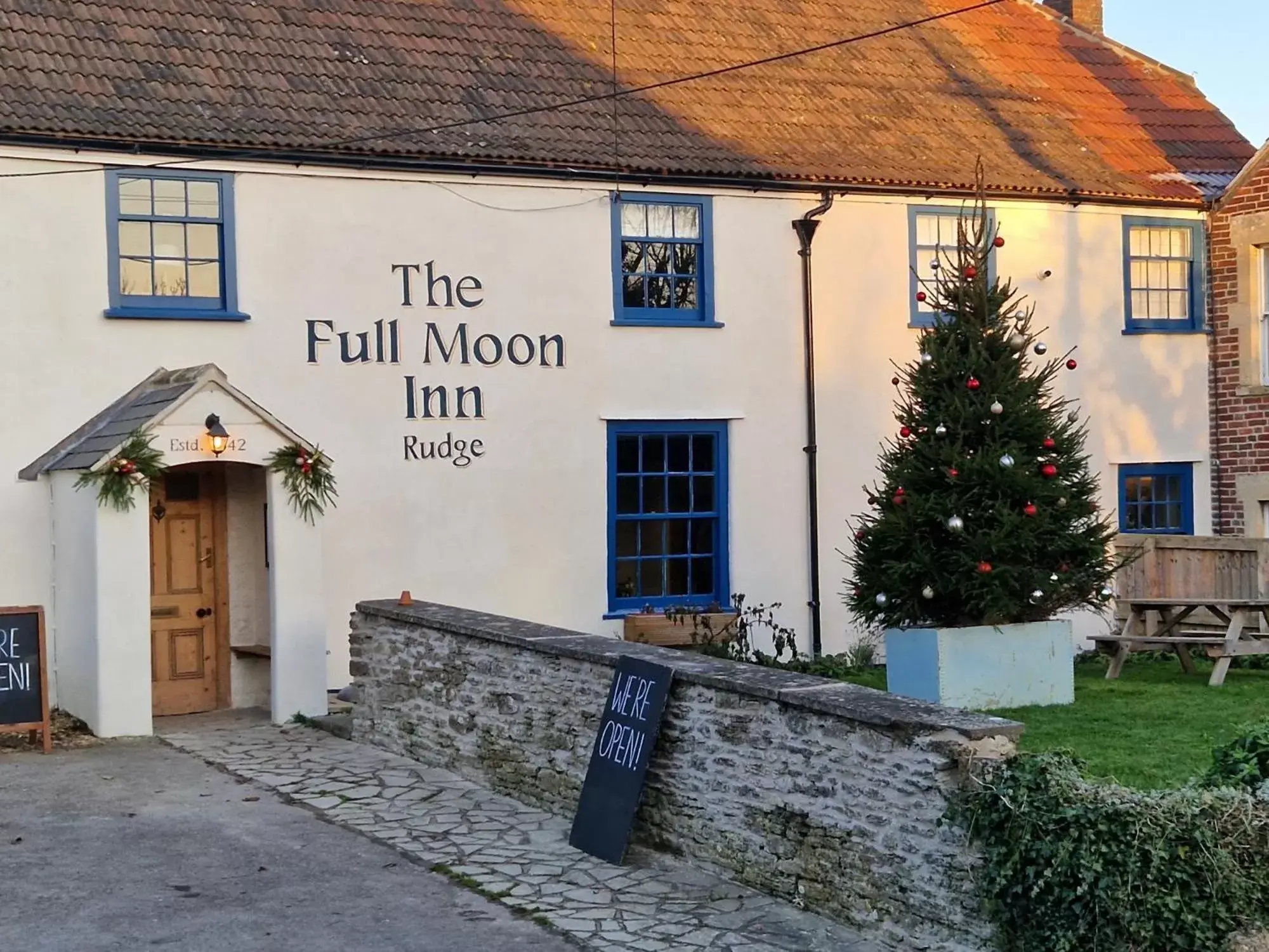 Property Building in Full Moon Inn Rudge