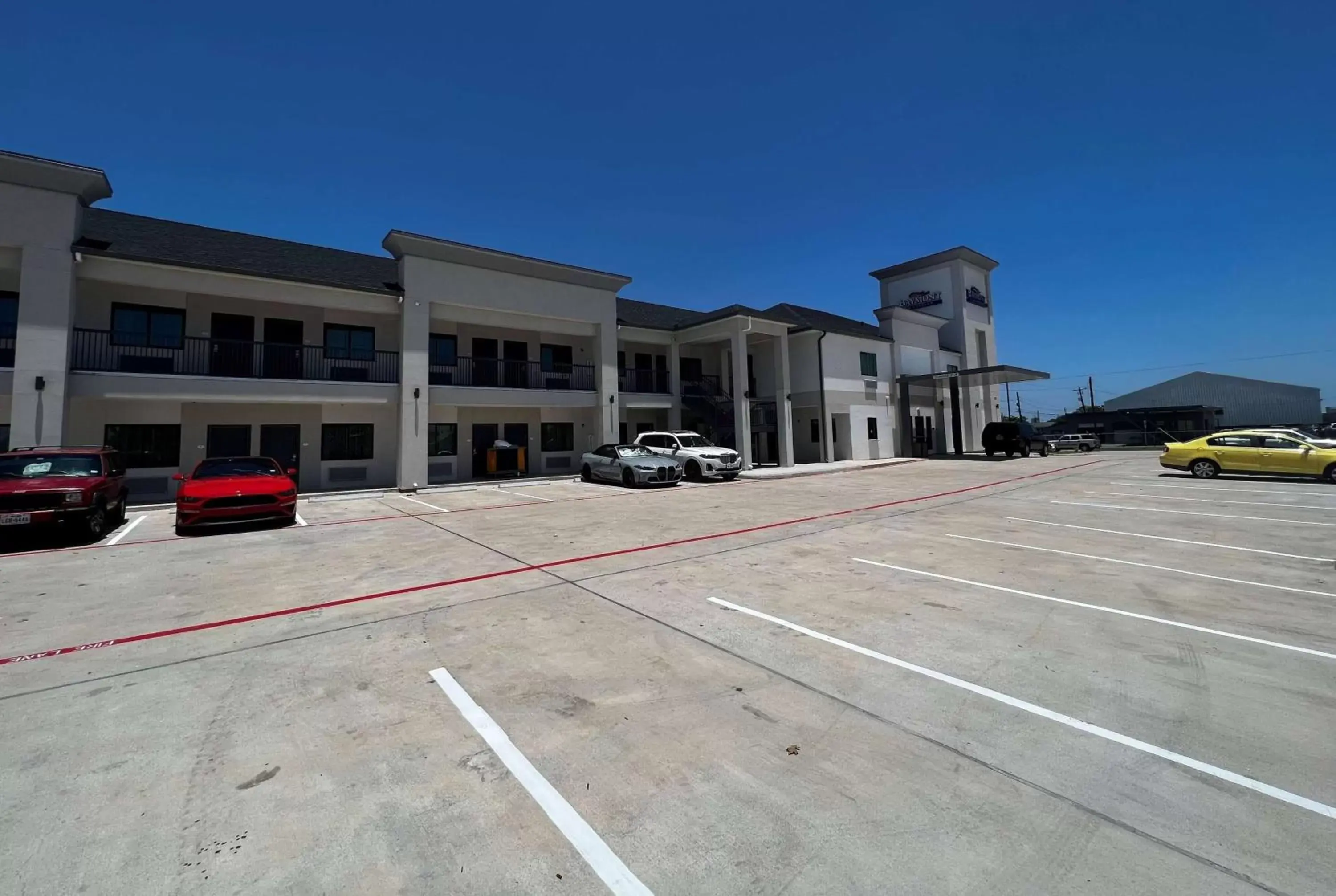 Property building in Baymont by Wyndham Freeport Texas Property building in Baymont by Wyndham Freeport Texas