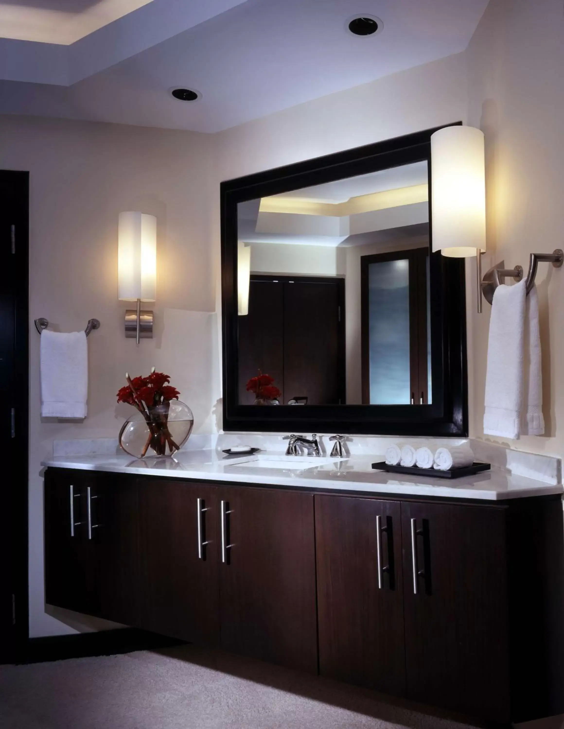 Bathroom, Kitchen/Kitchenette in The Condado Plaza Hilton