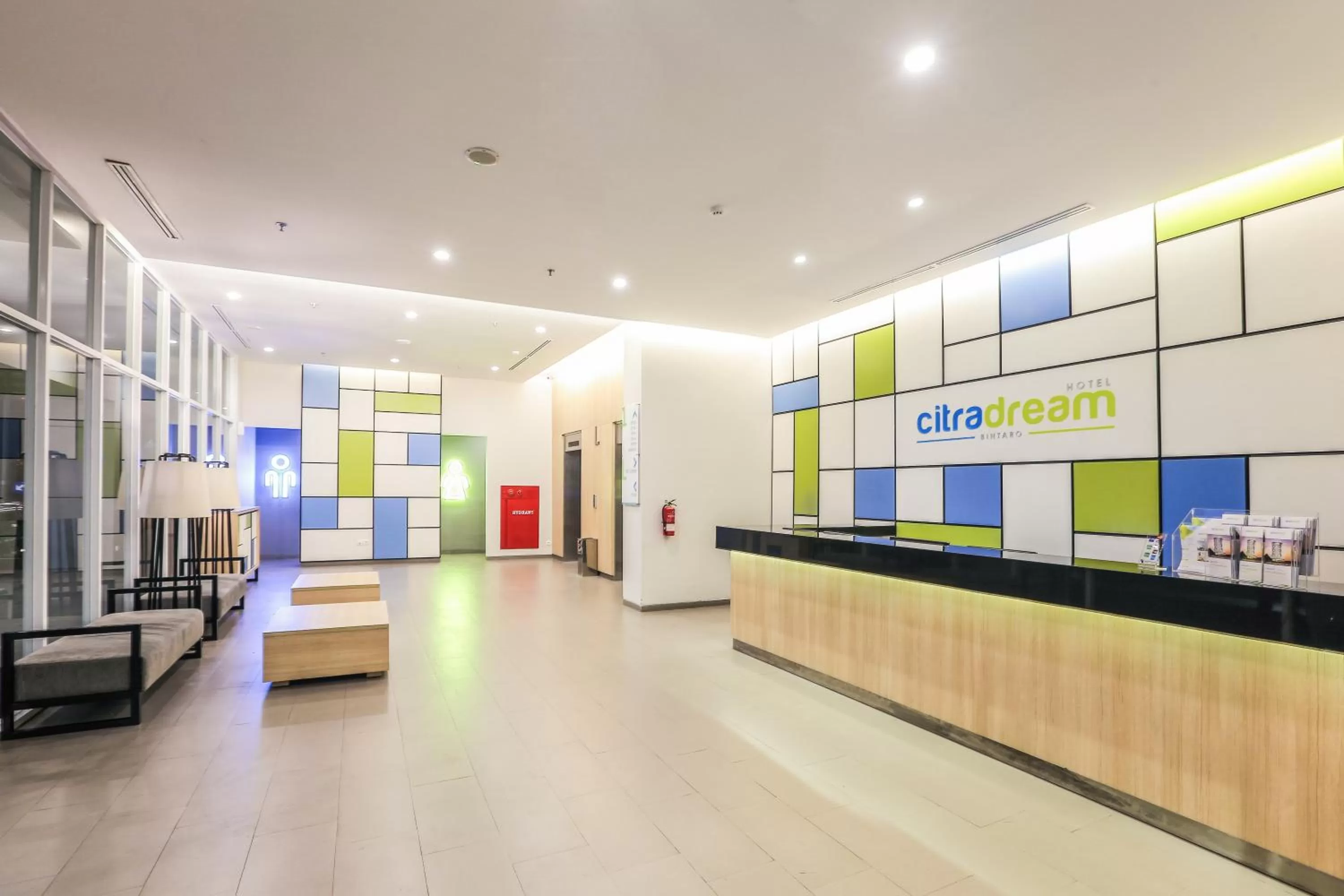 Lobby or reception in Hotel Citradream Bintaro