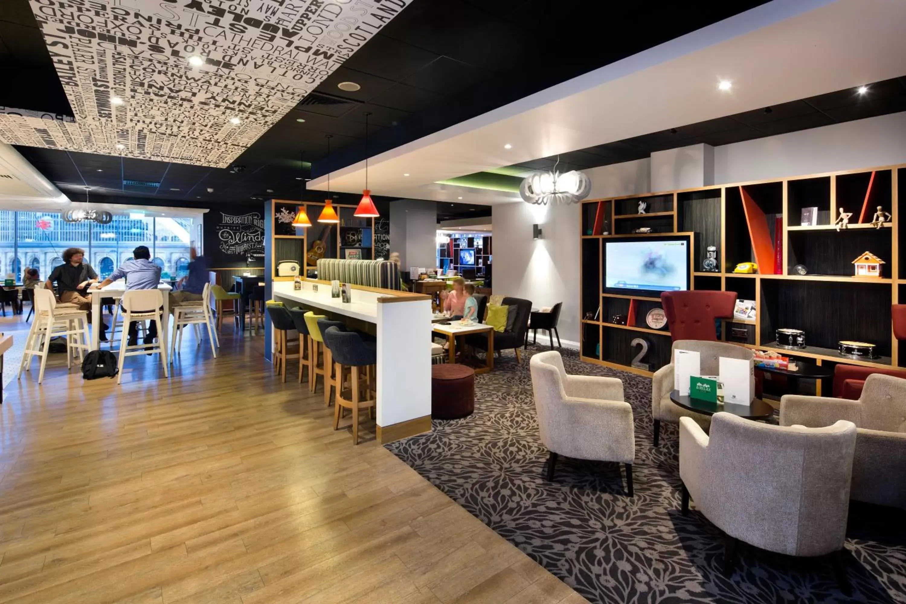 Lounge or bar, Lounge/Bar in Holiday Inn Liverpool City Centre, an IHG Hotel