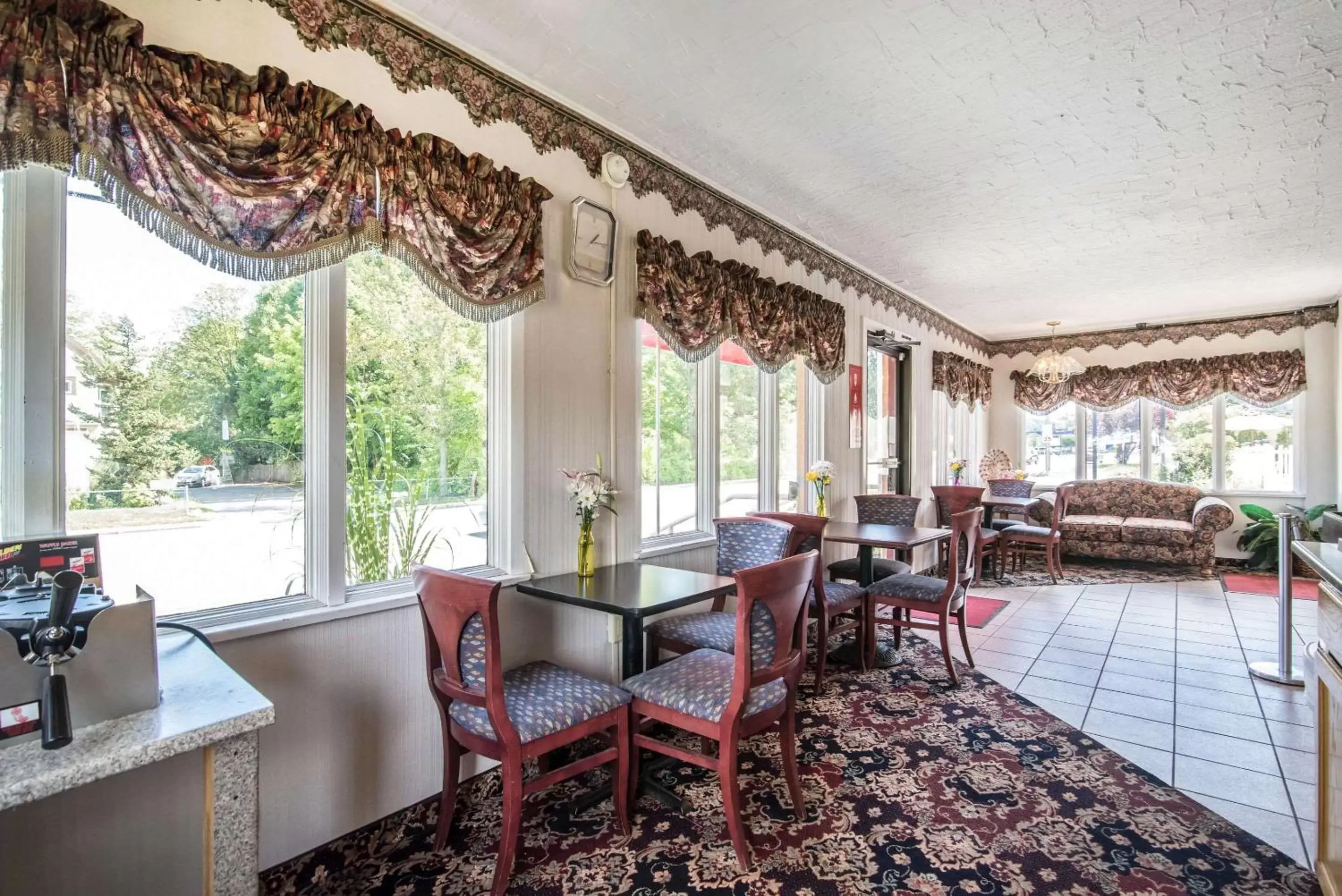 Lobby or reception, Seating Area in Econo Lodge Brattleboro