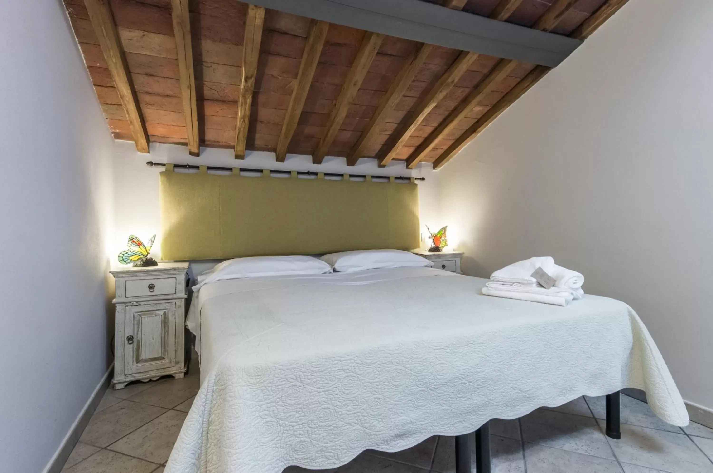 Bed, Room Photo in I Terzi Di Siena - Rooms Only