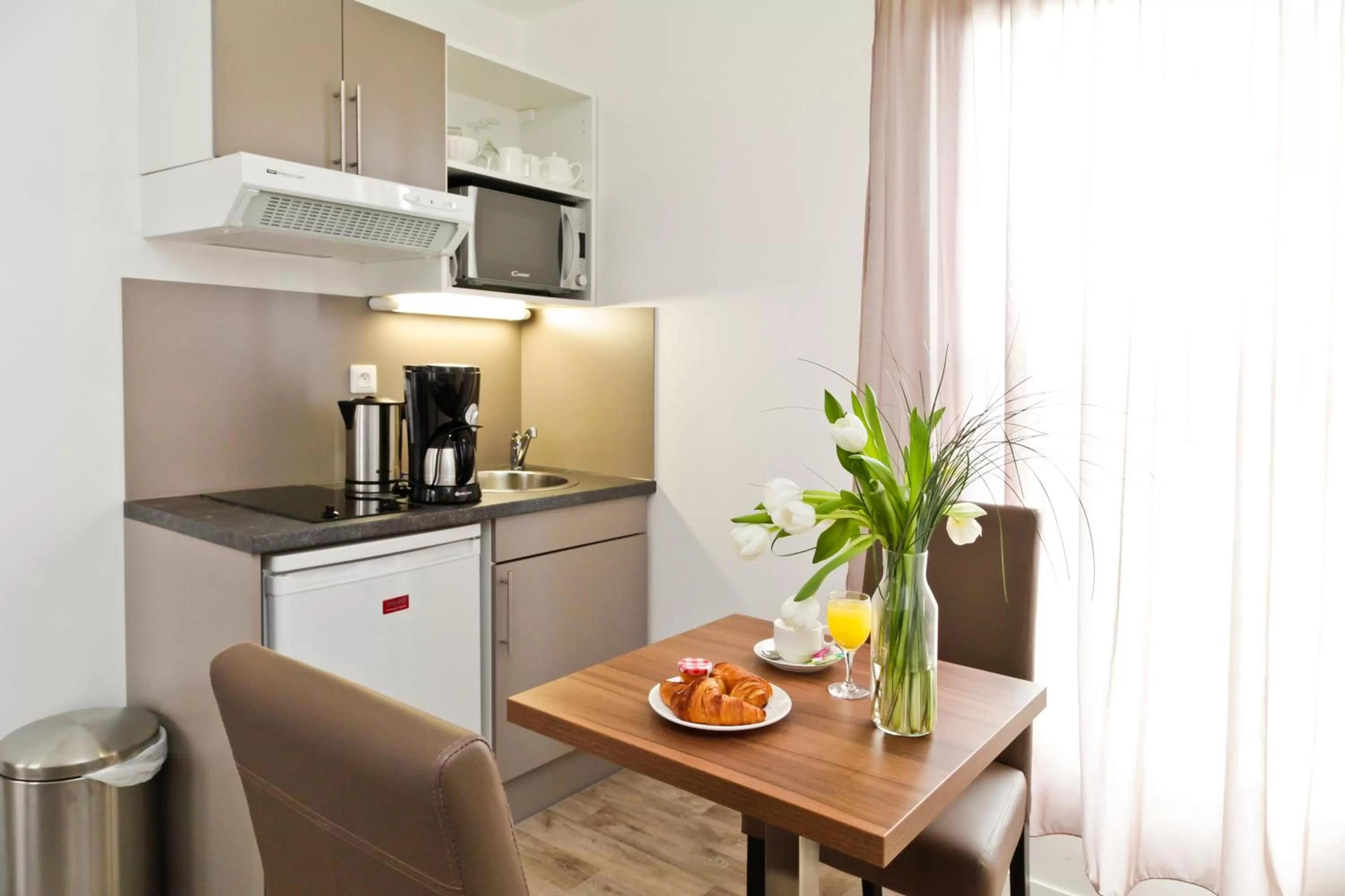 Dining area in Appart Hotel Odalys City Amiens Blamont