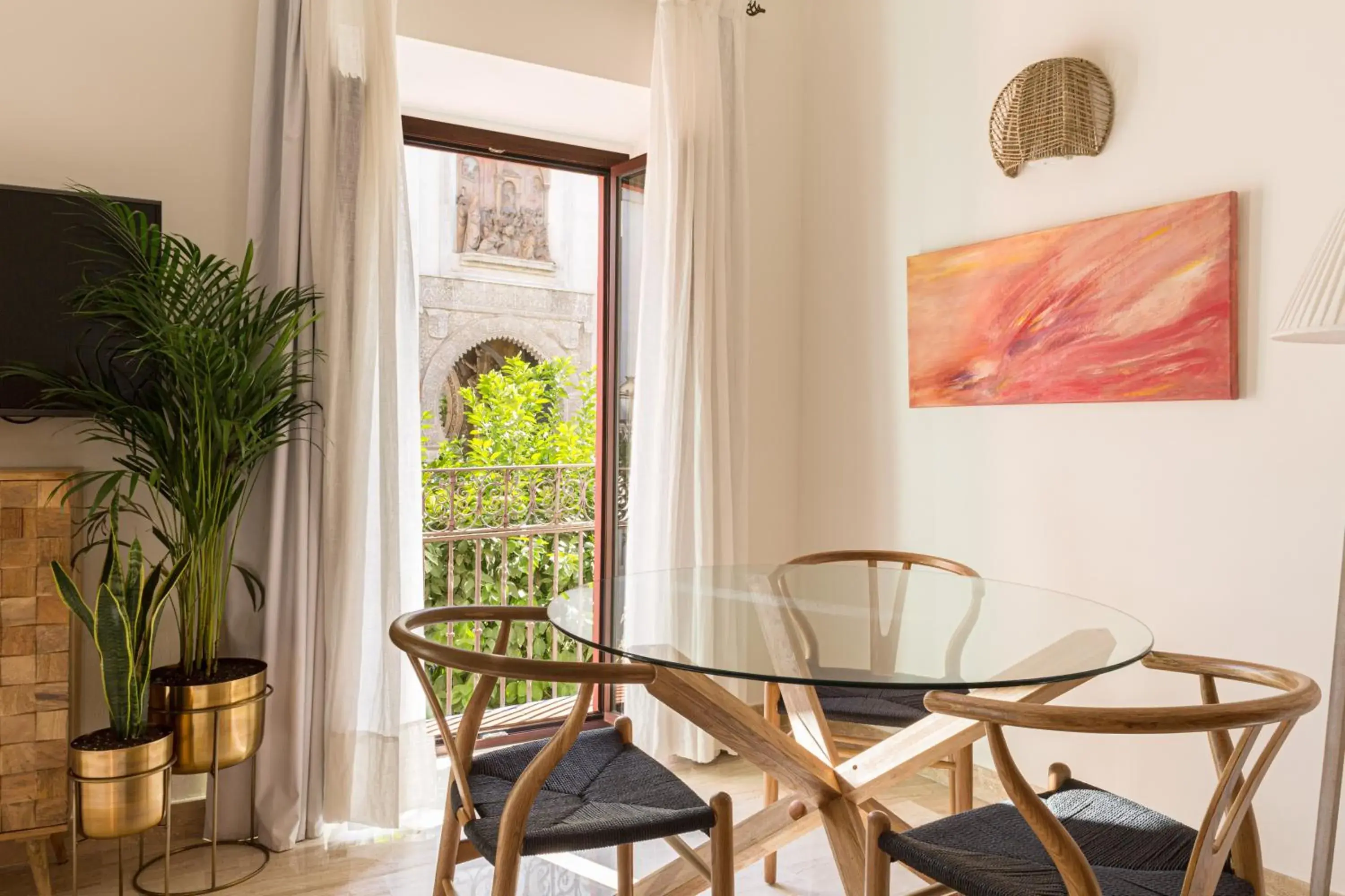 Dining area in Puerta Catedral Apartments