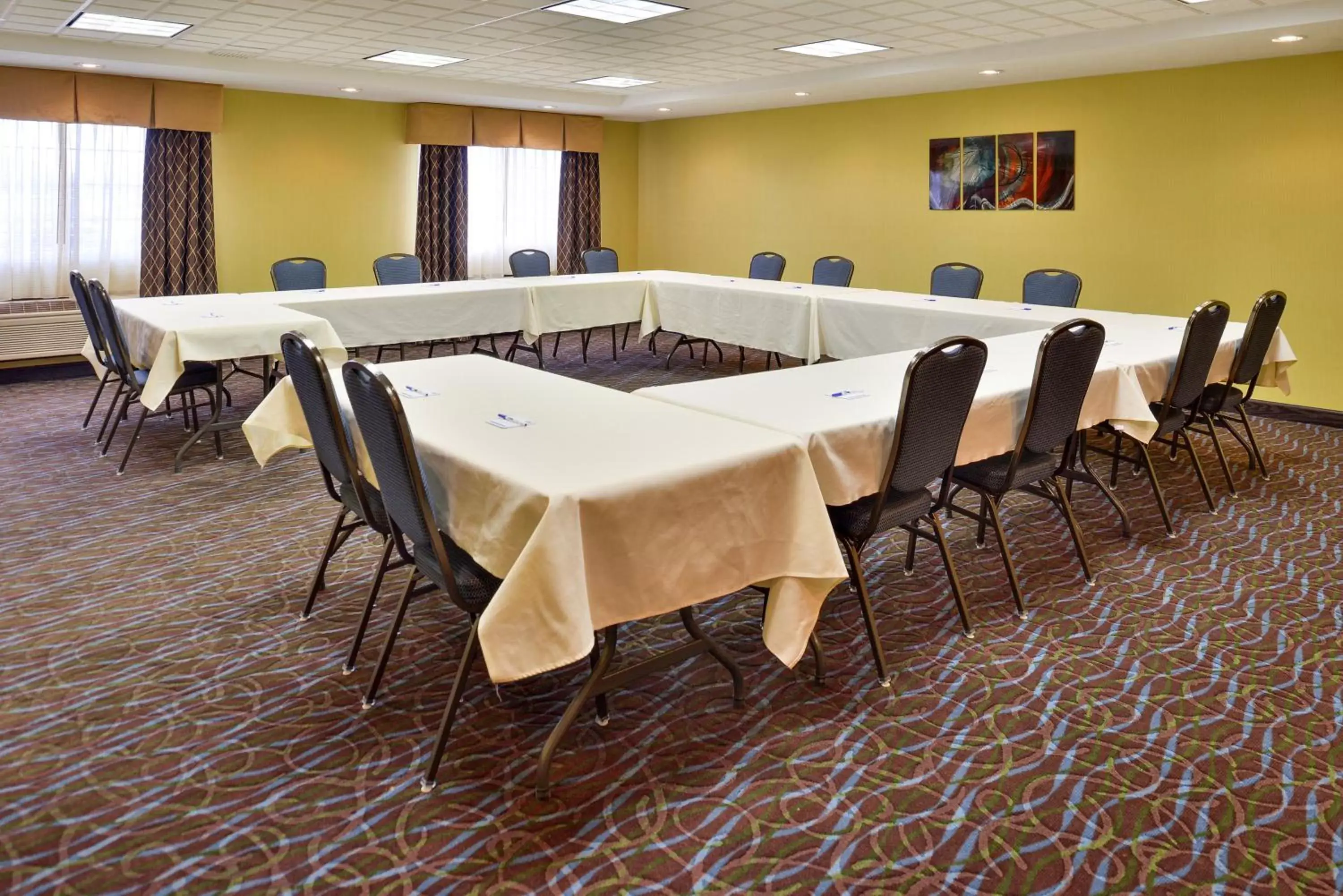 Meeting/conference room in Holiday Inn Express Hotel & Suites Charlotte, an IHG Hotel