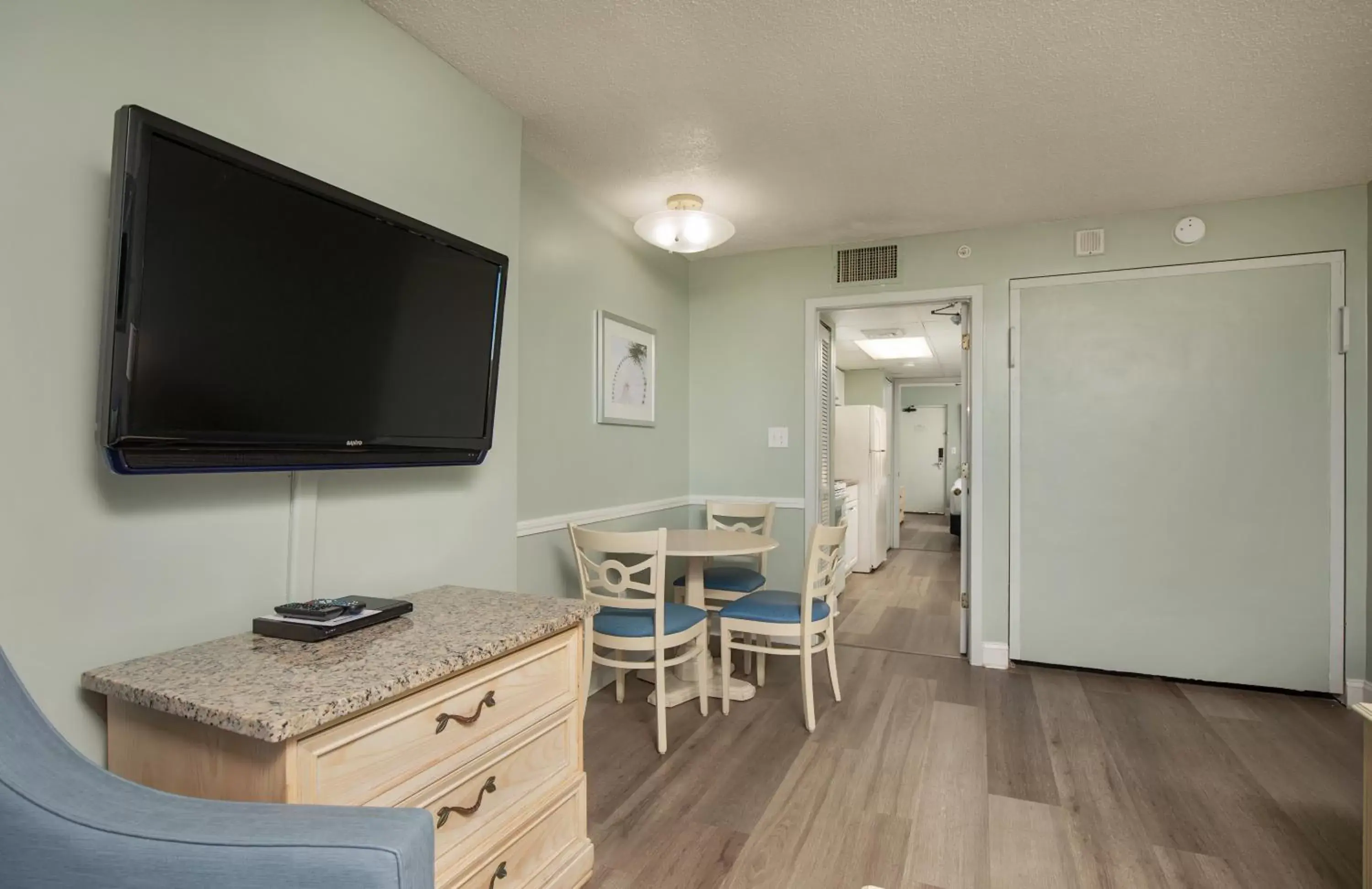 Living room, TV/Entertainment Center in Grande Shores Ocean Resorts Condominiums