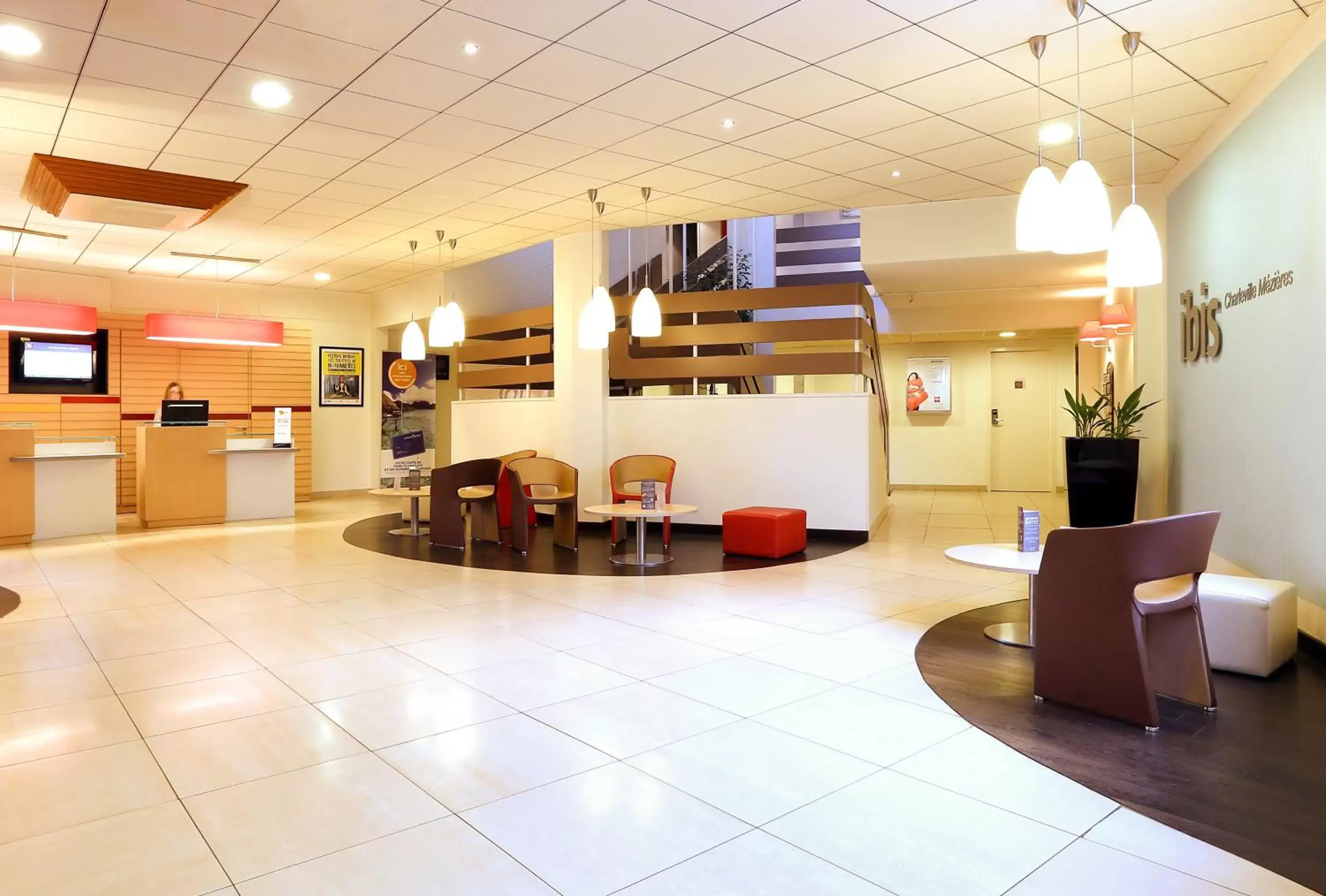 Property building, Lobby/Reception in ibis Charleville Mézières