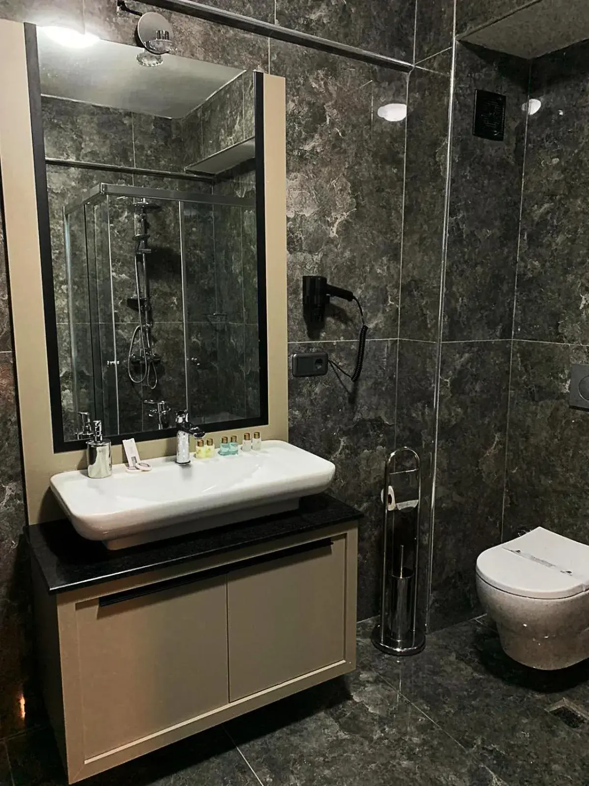Shower, Bathroom in FRT AİRLİNES OTEL