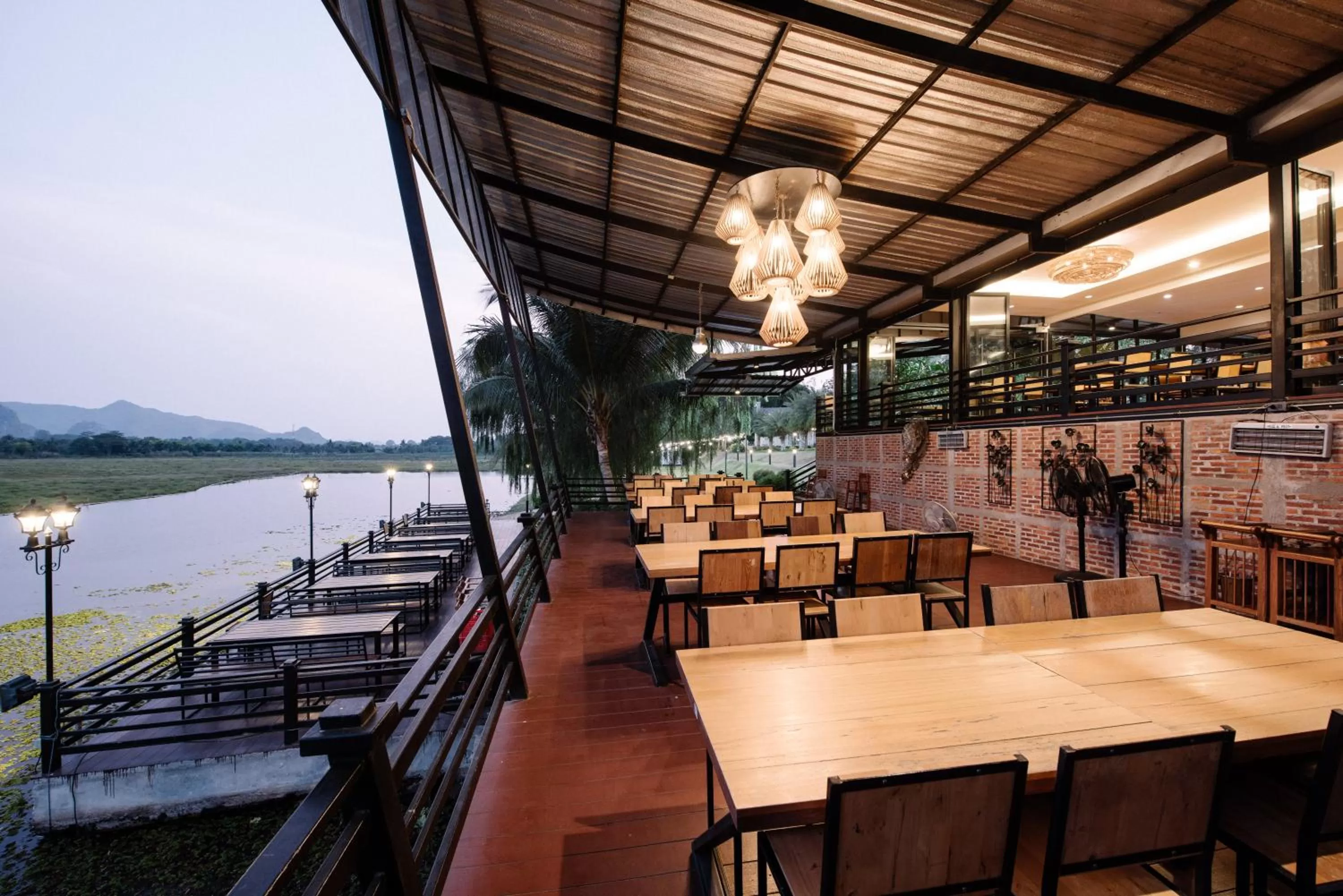 Restaurant/places to eat in Sakarin Valley Resort