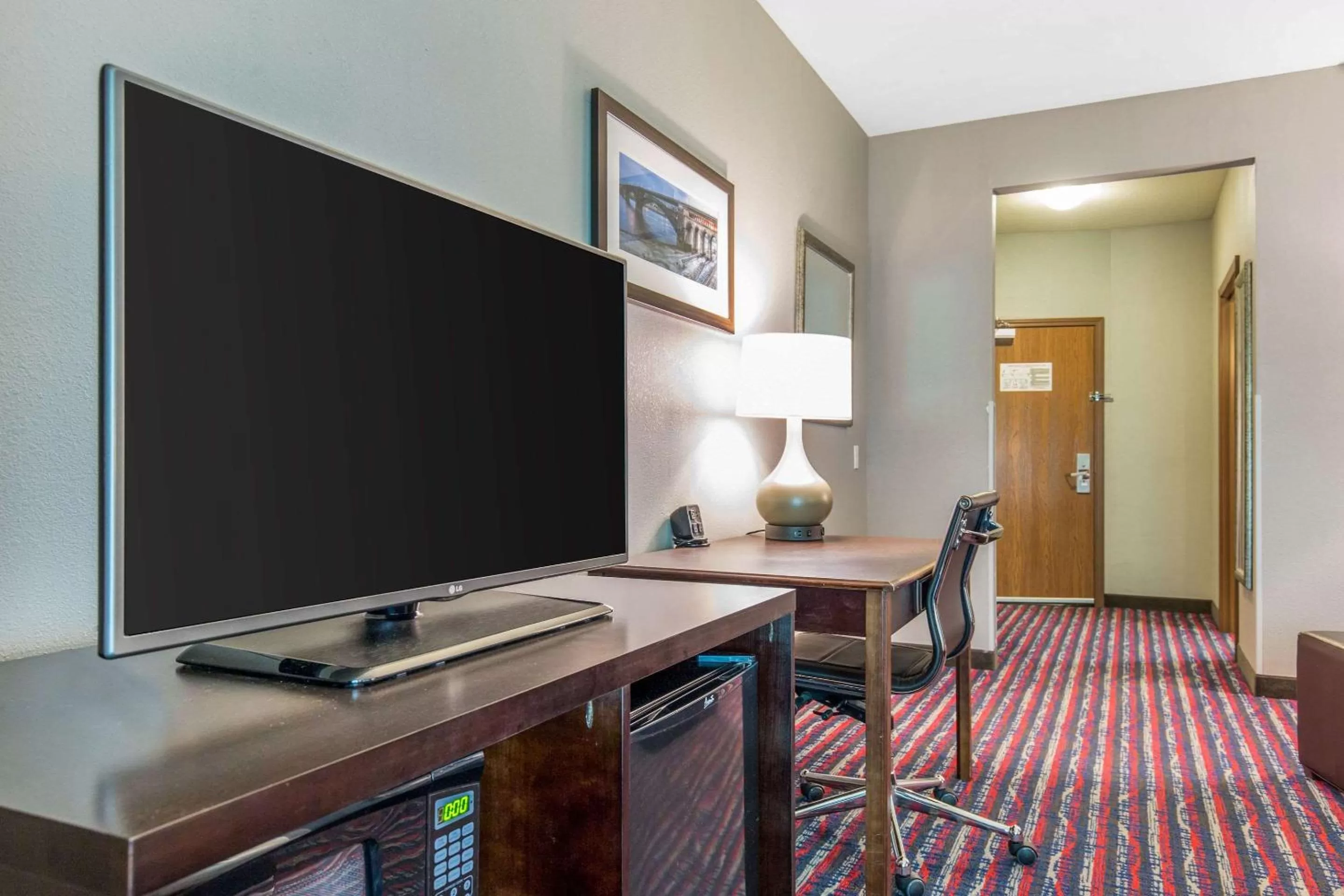 TV and multimedia in Comfort Suites Fairview Heights Saint Louis