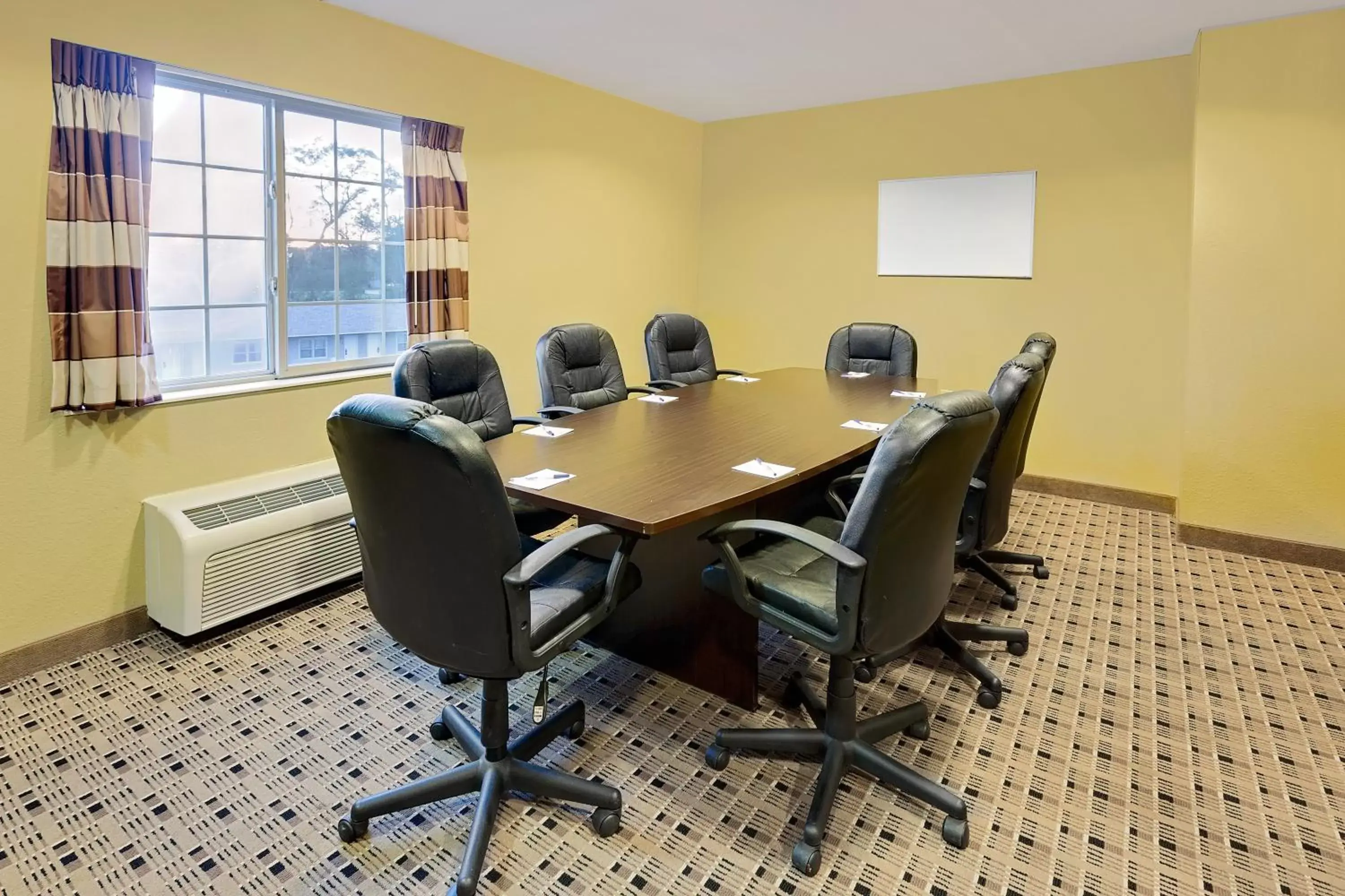 Meeting/conference room in Microtel Inn & Suites by Wyndham Prairie du Chien