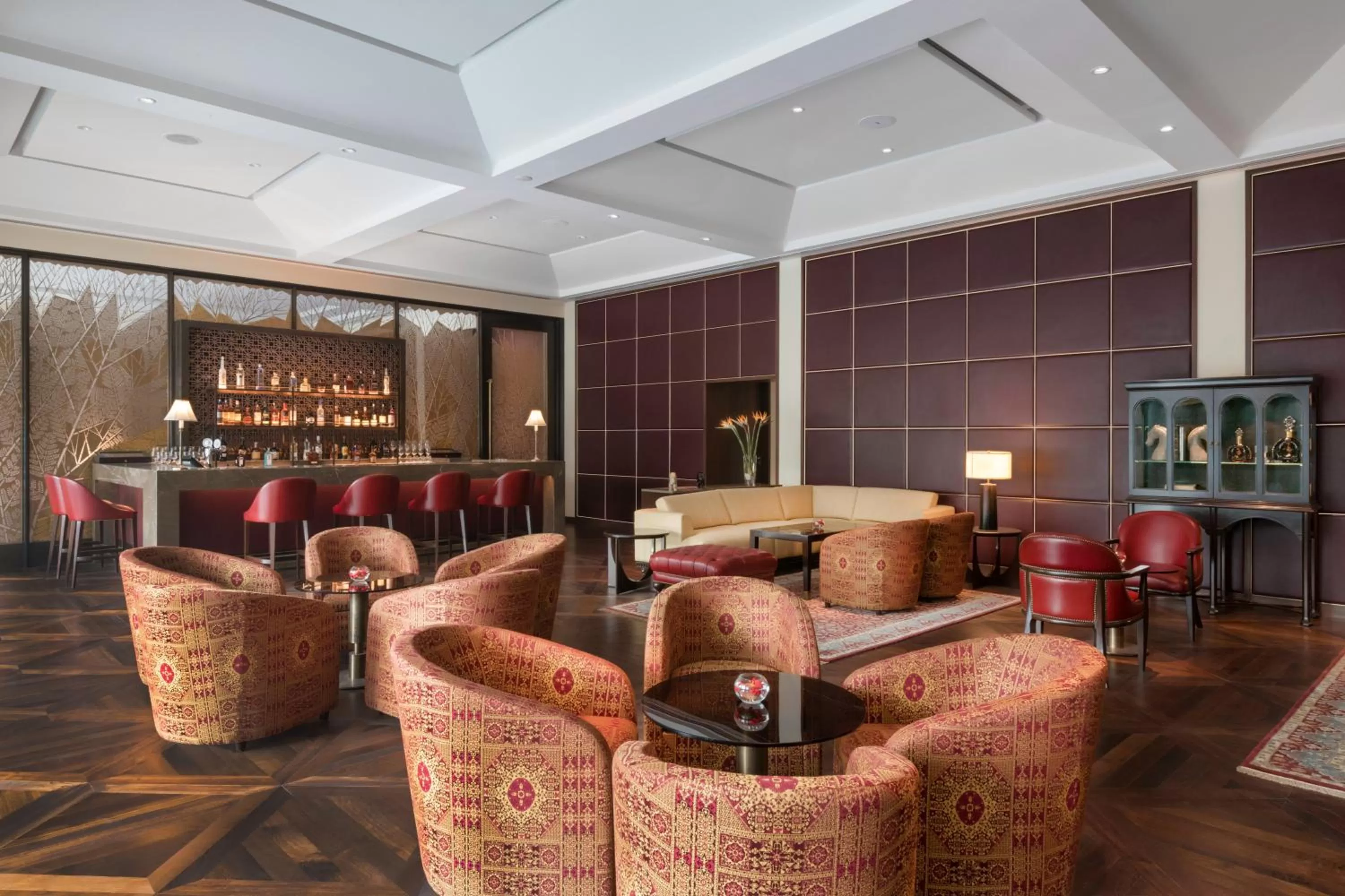 Lounge or bar in The Oberoi New Delhi