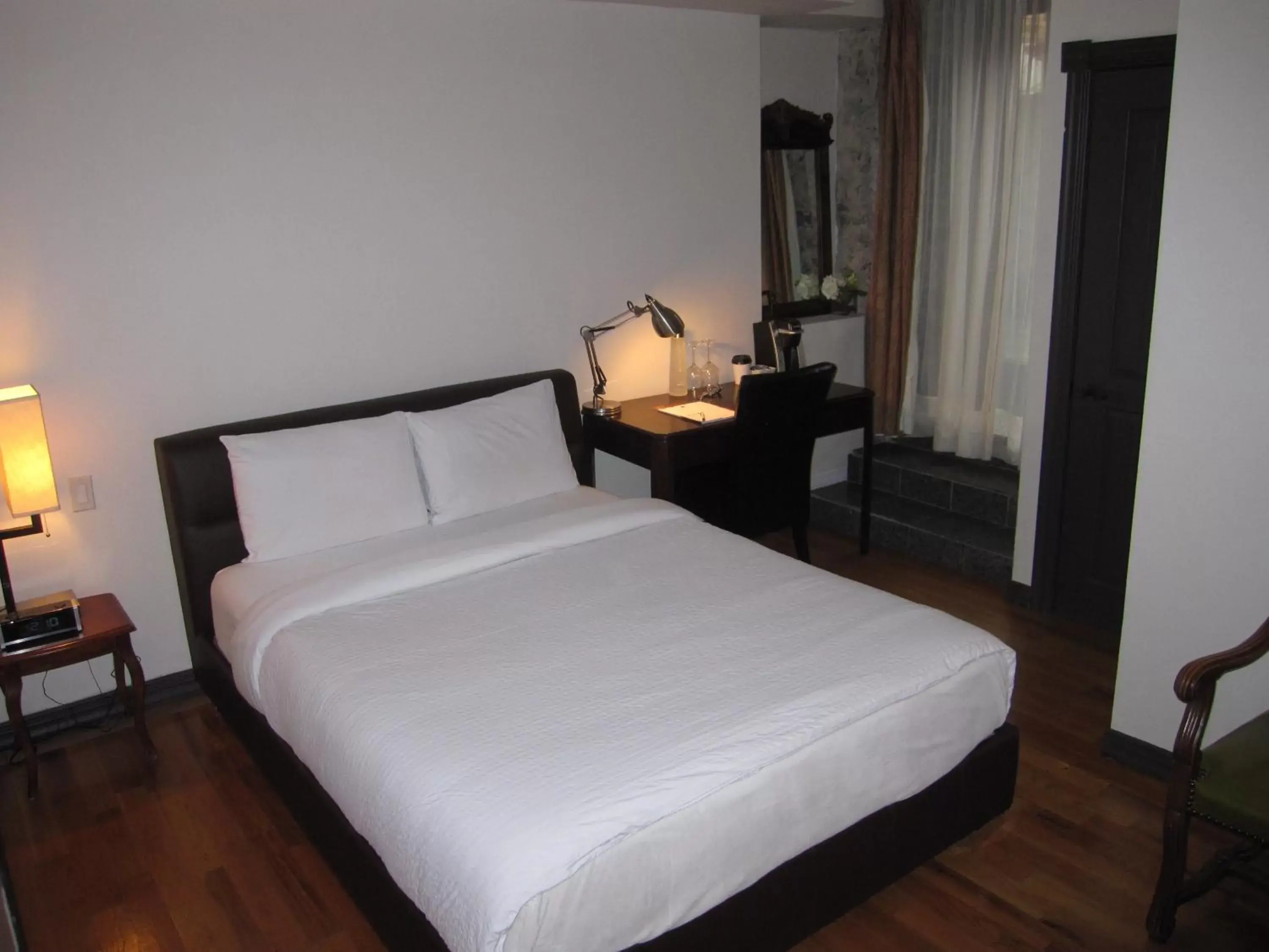 Queen Room - Ground Floor in Hotel Épik Montréal Queen Room - Ground Floor in Hotel Épik Montréal