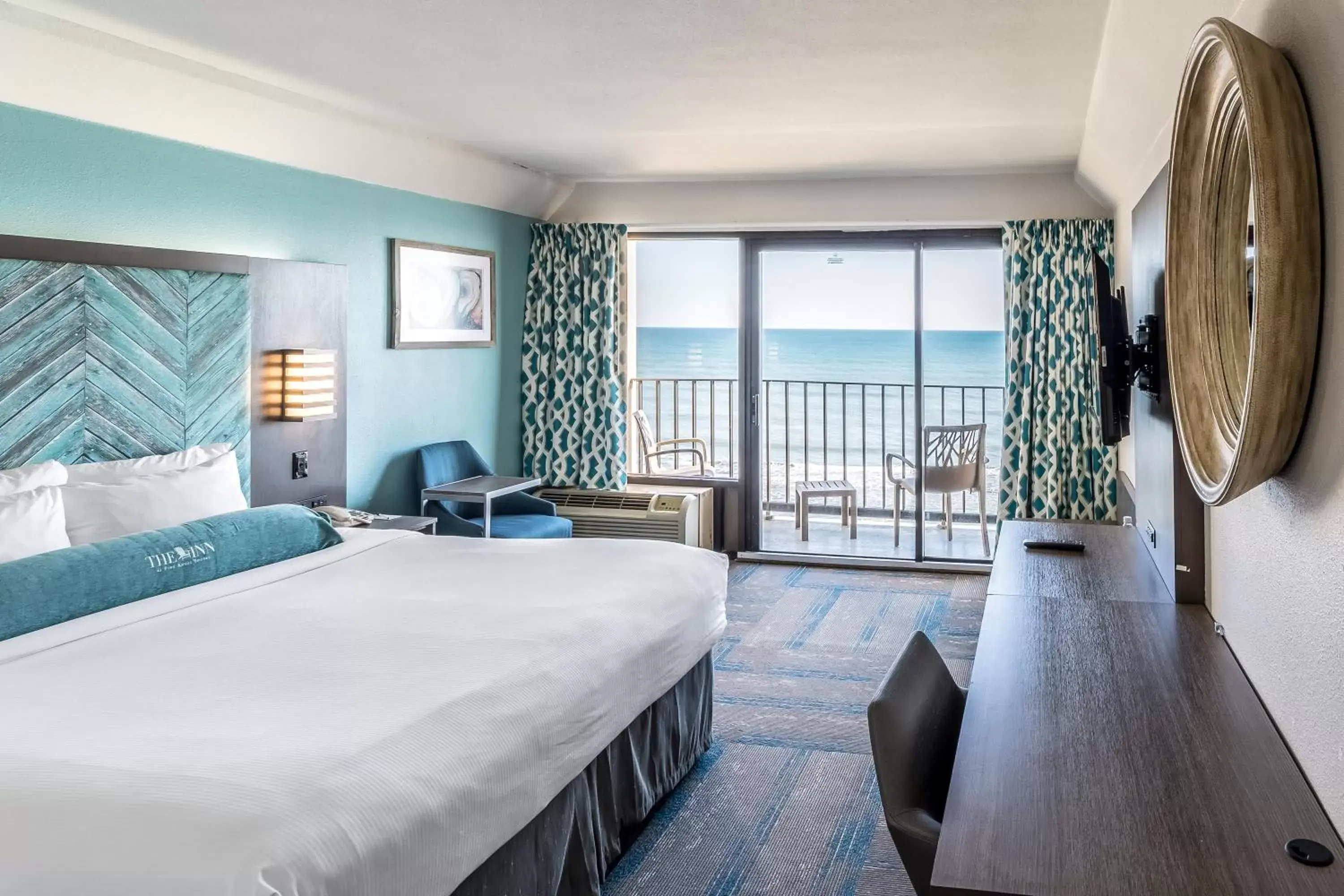 Photo of the whole room, Sea View in The Inn at Pine Knoll Shores Oceanfront