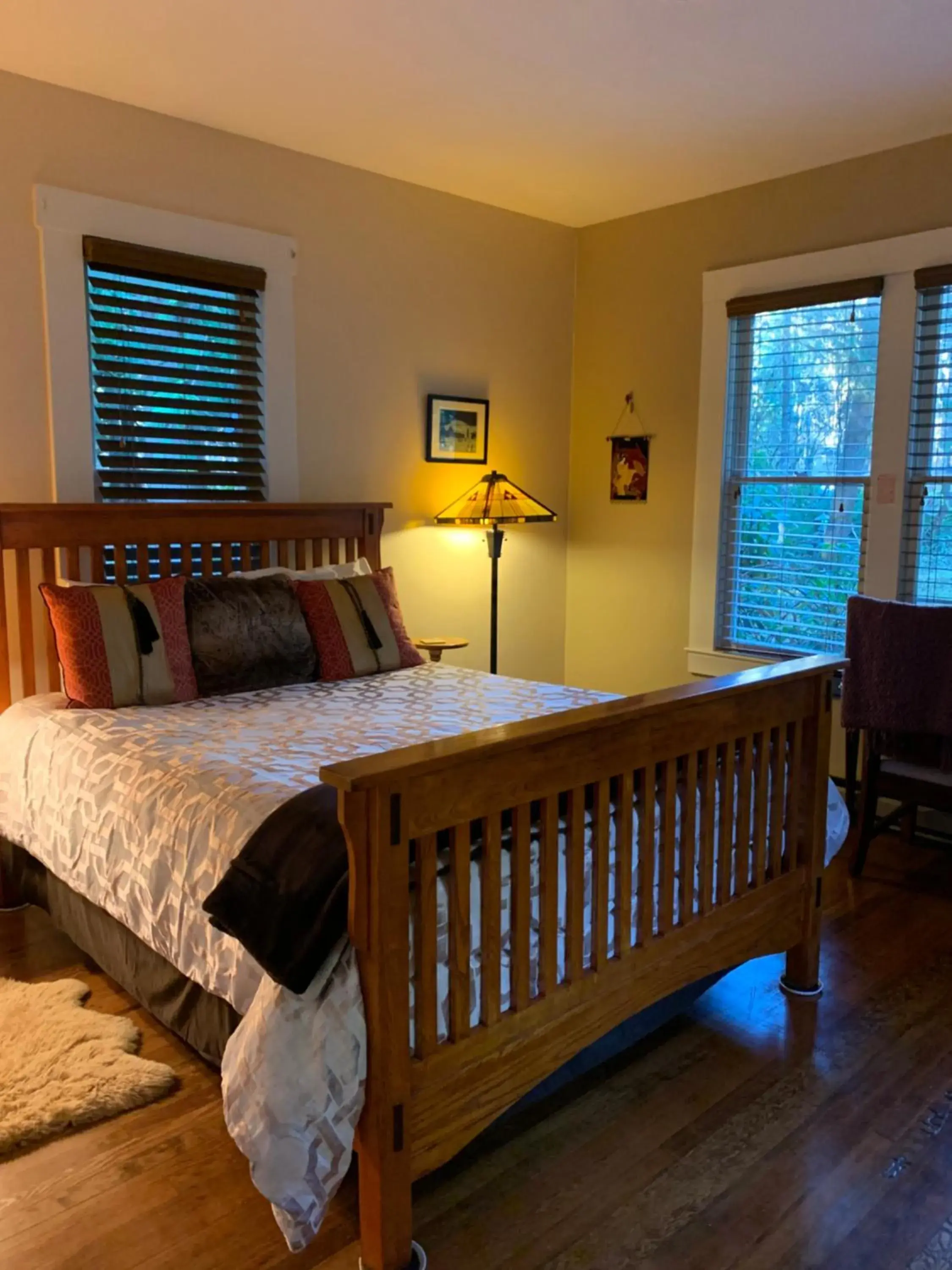 Bedroom, Bed in Mountain Meadows Inn