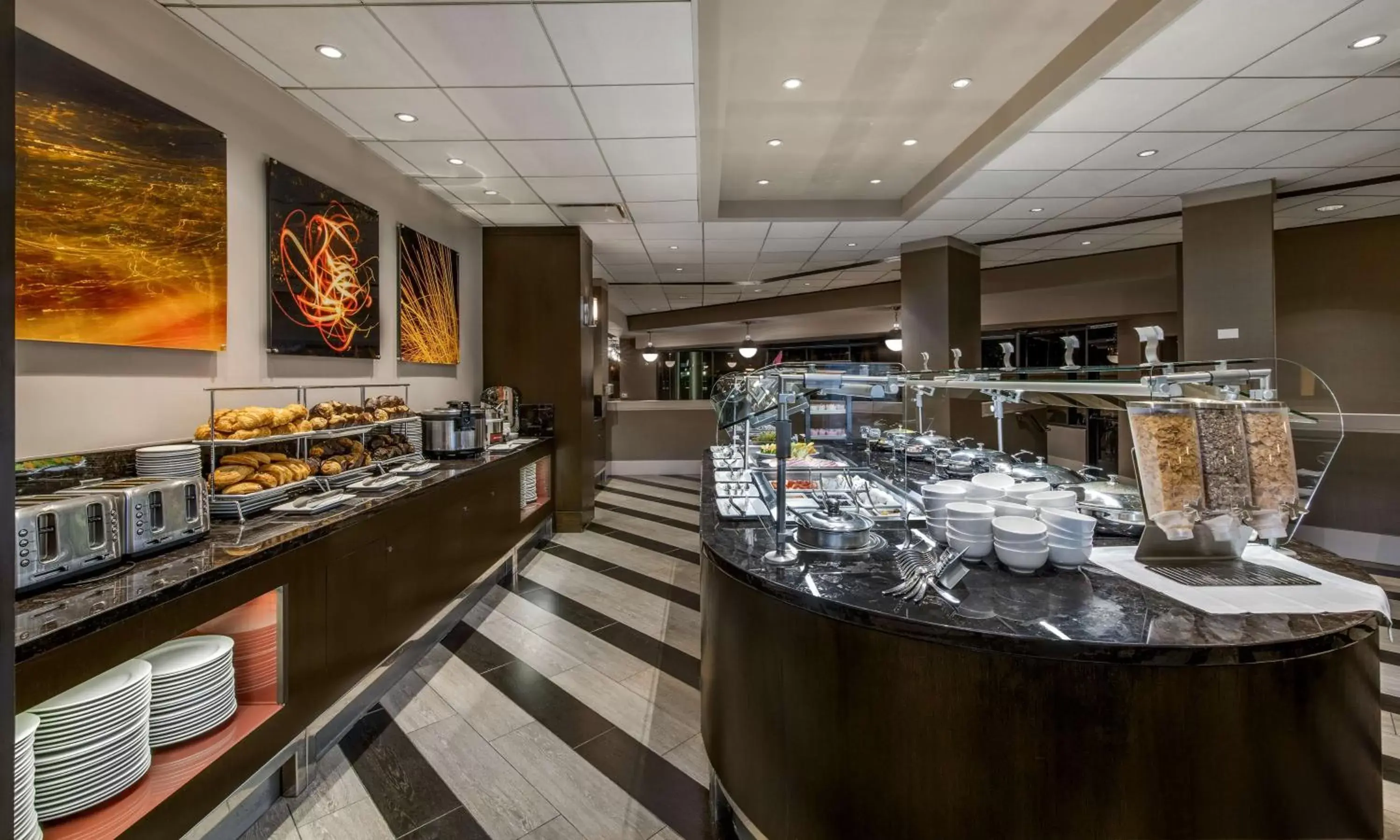 Restaurant/places to eat in Sonesta Los Angeles Airport LAX