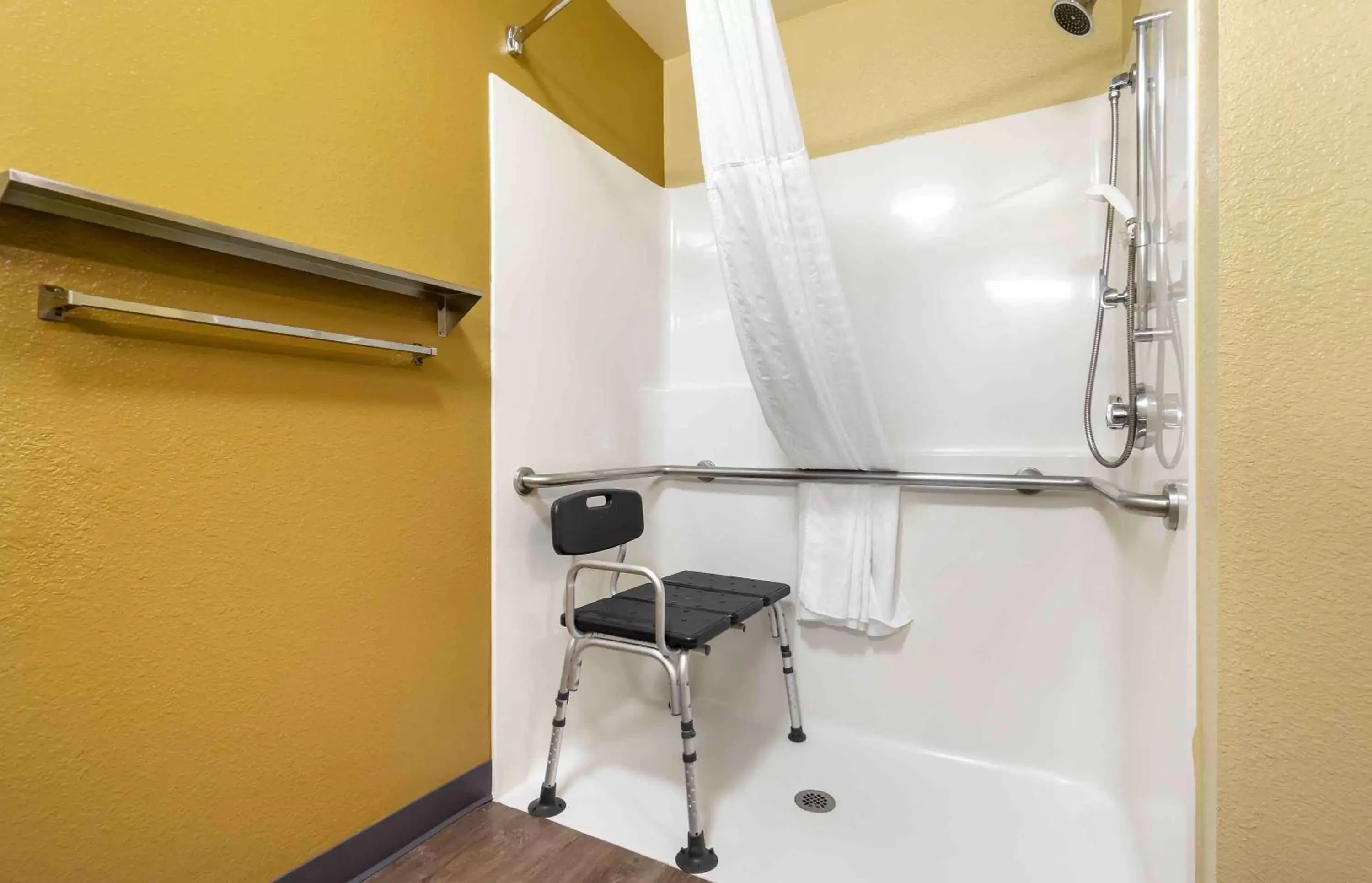 Bathroom in Extended Stay America Suites - Seattle - Everett - North
