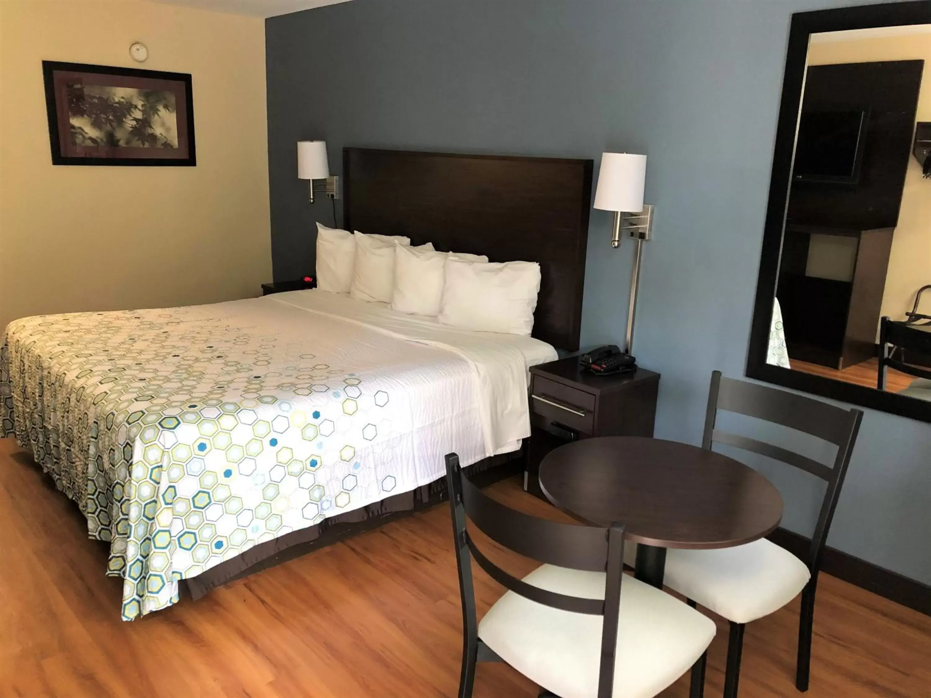 Photo of the whole room, Bed in HomeTowne Studios by Red Roof Bordentown - McGuire AFB Photo of the whole room, Bed in HomeTowne Studios by Red Roof Bordentown - McGuire AFB