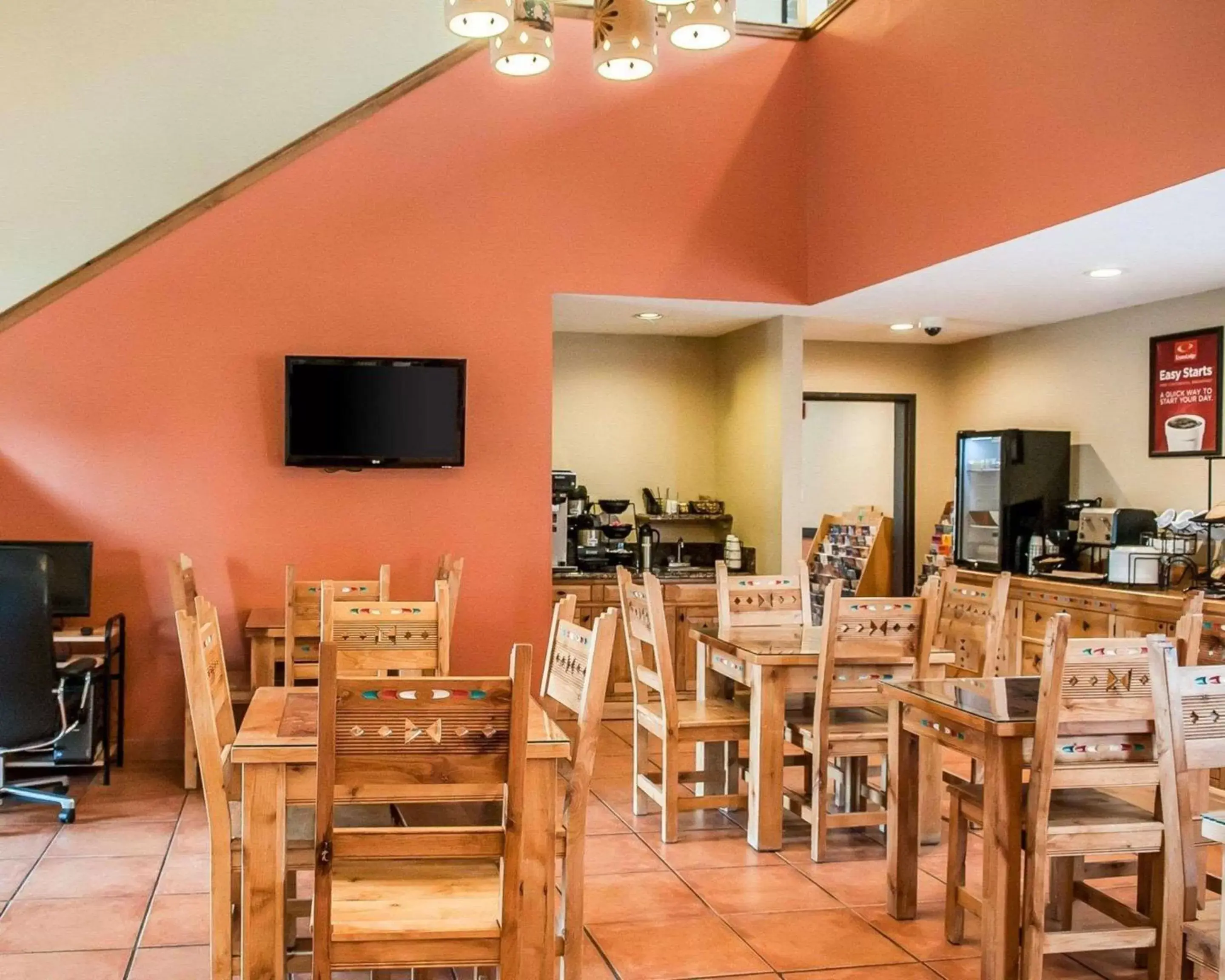 Restaurant/Places to Eat in Econo Lodge Inn & Suites Santa Fe