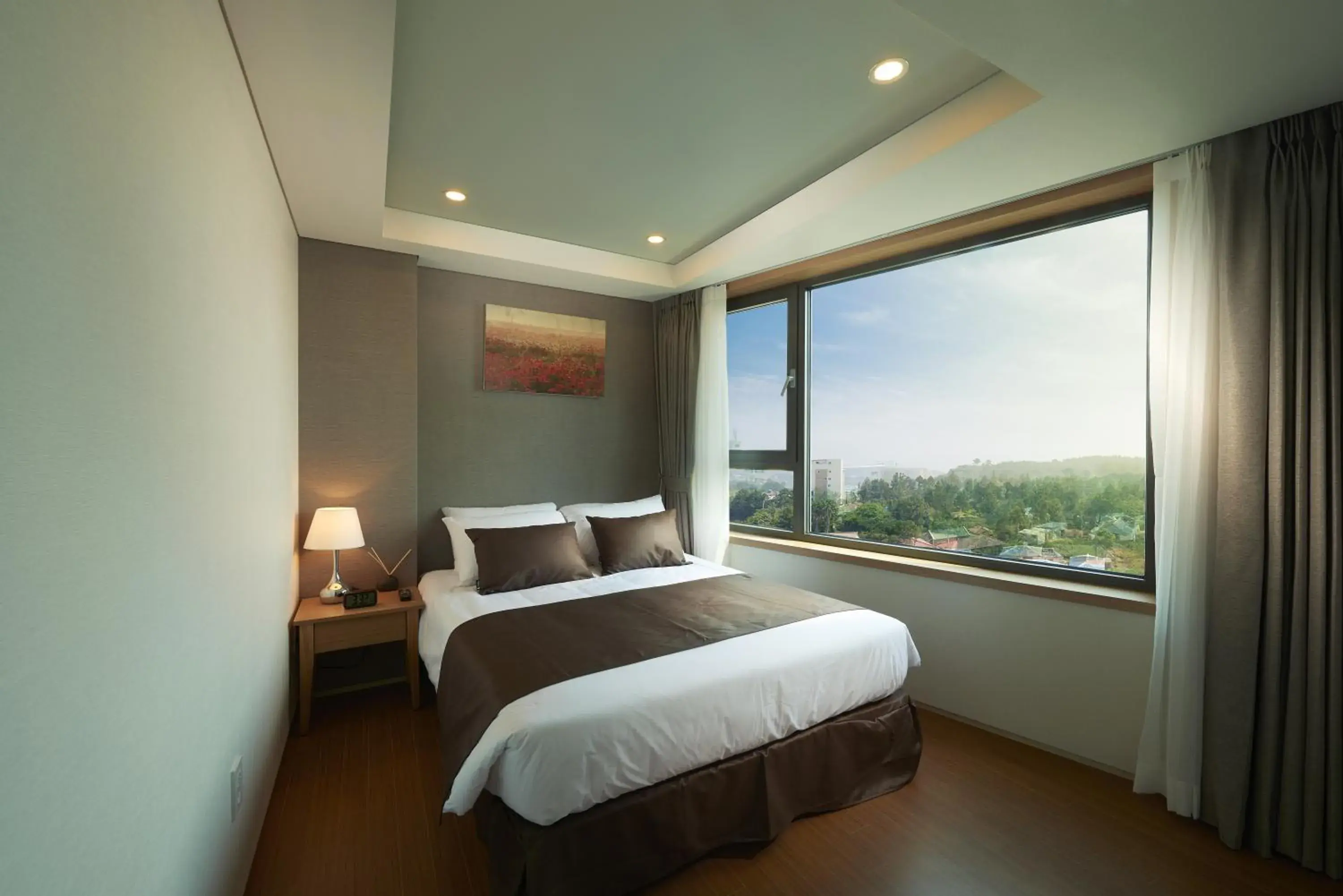 Bedroom, Bed in Benikea Jungmun Hotel Bedroom, Bed in Benikea Jungmun Hotel